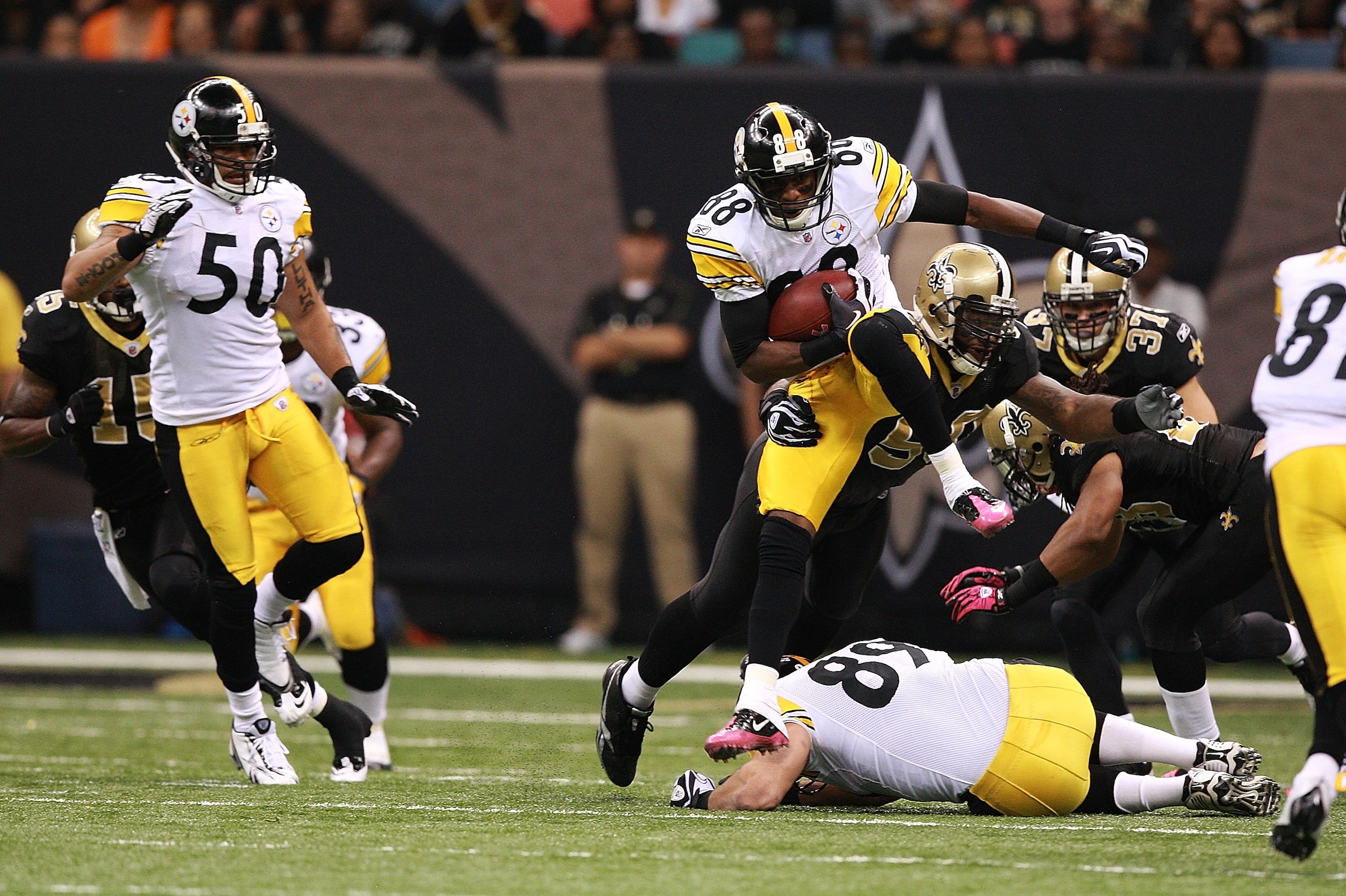 NEW ORLEANS - OCTOBER 31:  Emmanuel Sanders #88 of the Pittsburgh Steelers breaks a tackle during a kickoff return against the New Orleans Saints at Louisiana Superdome on October 31, 2010 in New Orleans, Louisiana.  The Saints won 20-10 over the Steelers