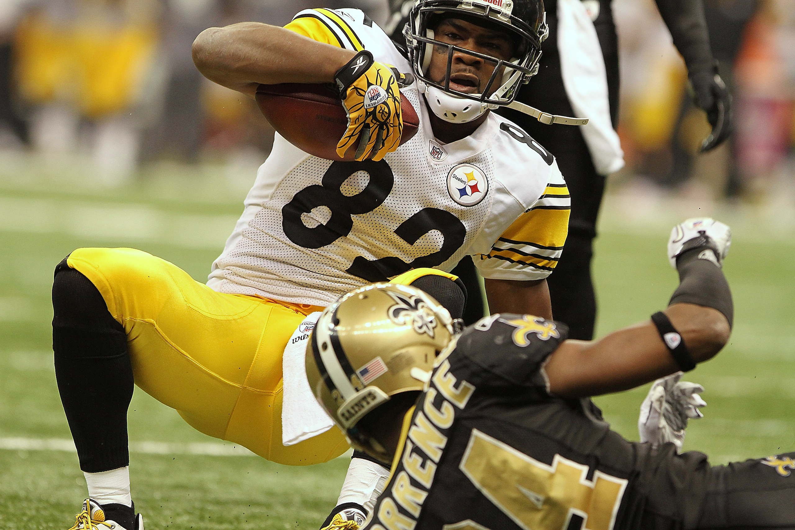 NEW ORLEANS, LA - OCTOBER 31: Antwaan Randle El #82 of the Pittsburgh Steelers catches a pass against the New Orleans Saints at the Louisiana Superdome on October 31, 2010 in New Orleans, Louisiana. (Photo by Matthew Sharpe/Getty Images)