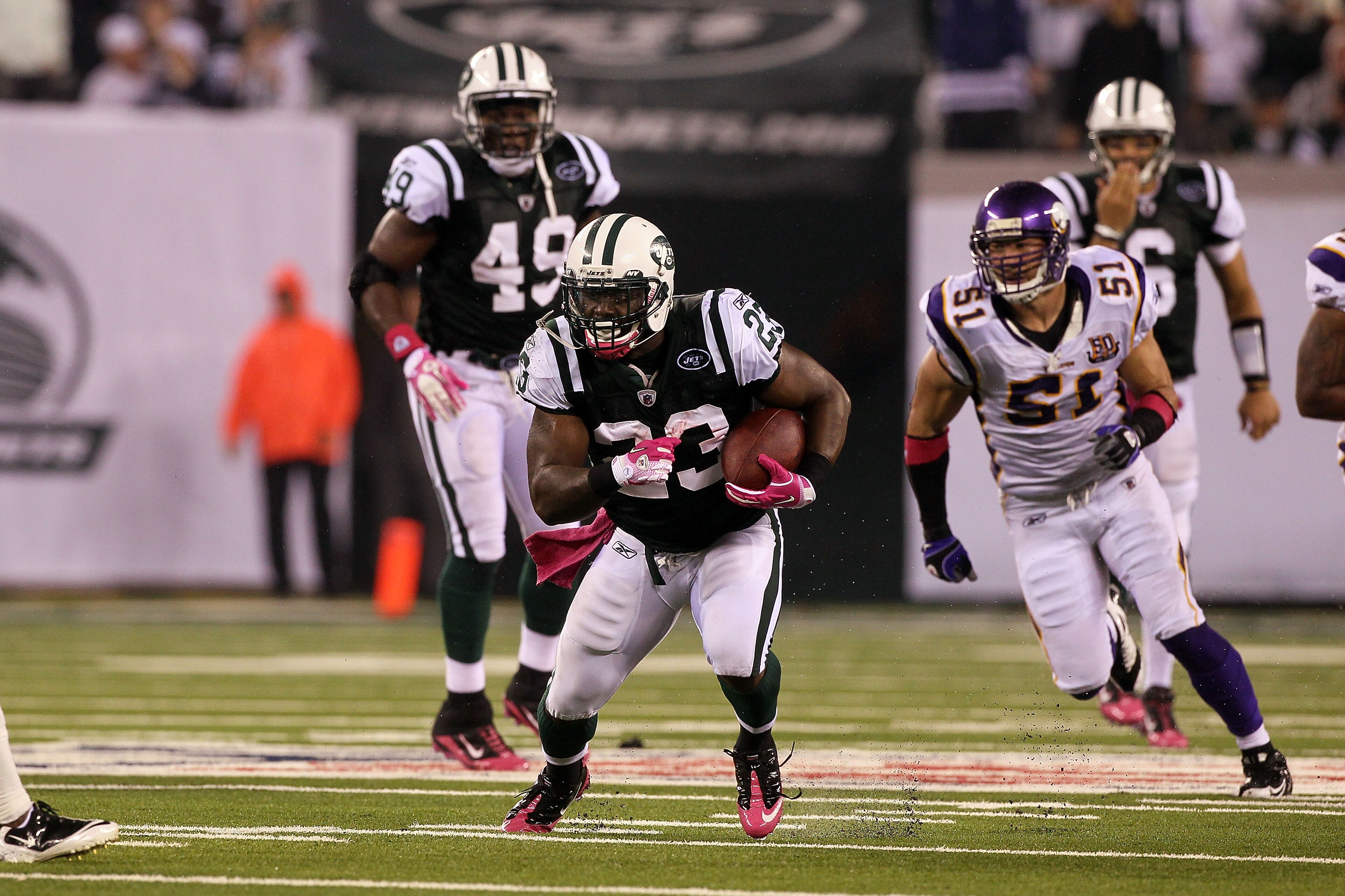 EAST RUTHERFORD, NJ - OCTOBER 11:  Shonn Green #23 of the New York Jets runs the ball against the Minnesota Vikings at New Meadowlands Stadium on October 11, 2010 in East Rutherford, New Jersey.  The Jets won 29-20. (Photo by Jim McIsaac/Getty Images)