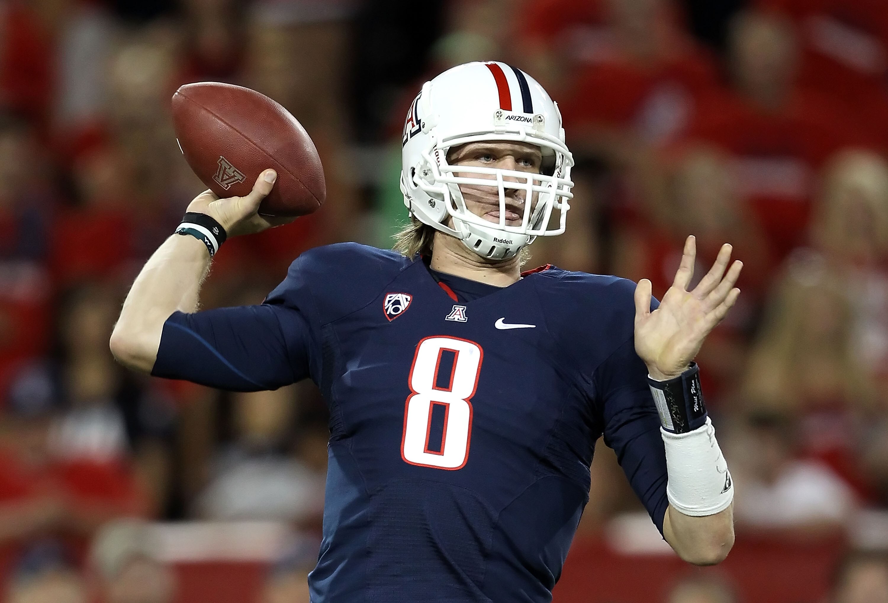 TUCSON, AZ - OCTOBER 09:  Quarterback Nick Foles #8 of the Arizona Wildcats throws a pass during the college football game against the Oregon State Beavers at Arizona Stadium on October 9, 2010 in Tucson, Arizona.  (Photo by Christian Petersen/Getty Image