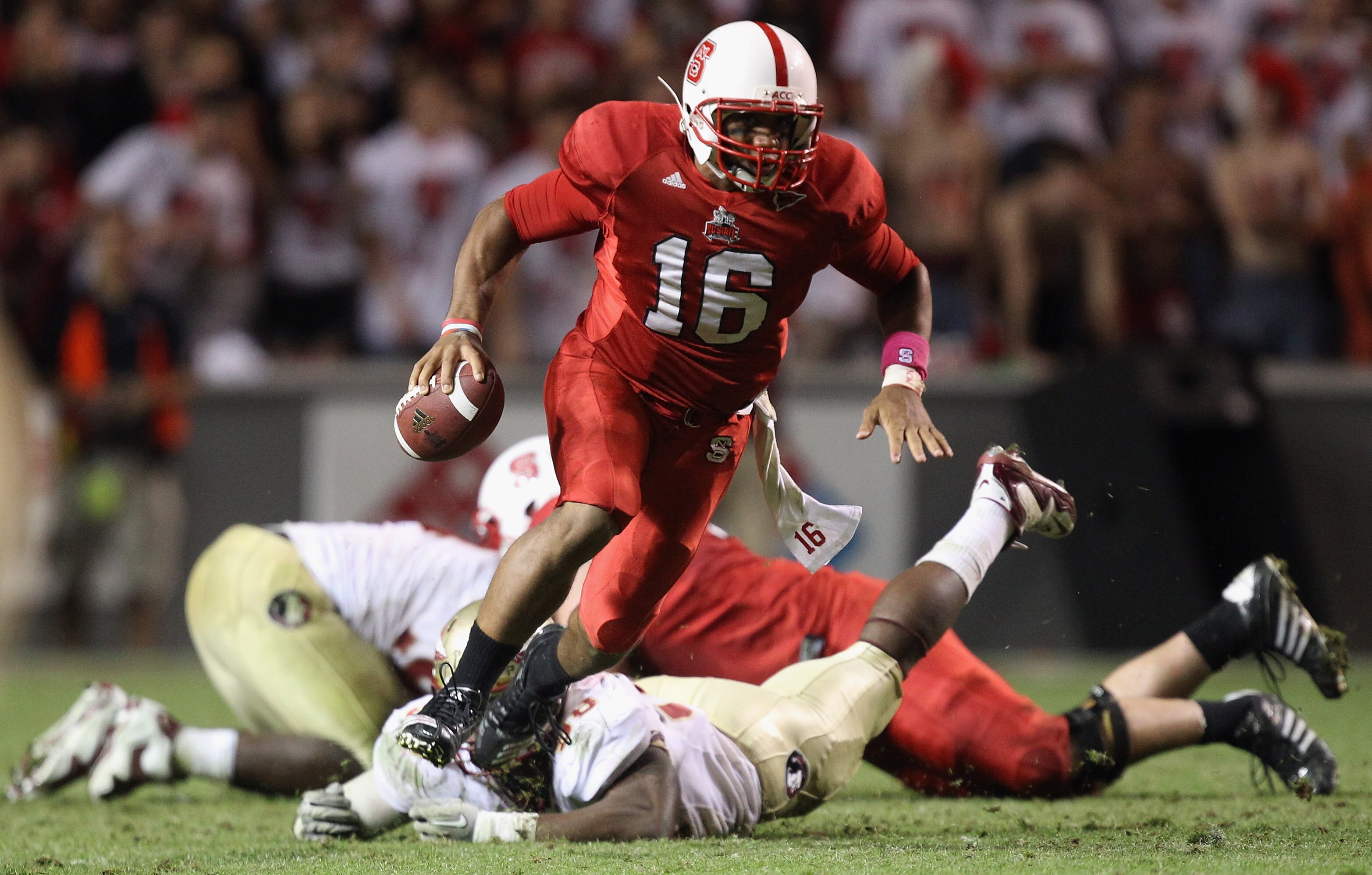 RALEIGH, NC - OCTOBER 28:  Russell Wilson #16 of the North Carolina State Wolfpack runs with the ball against the Florida State Seminoles during their game at Carter-Finley Stadium on October 28, 2010 in Raleigh, North Carolina.  (Photo by Streeter Lecka/