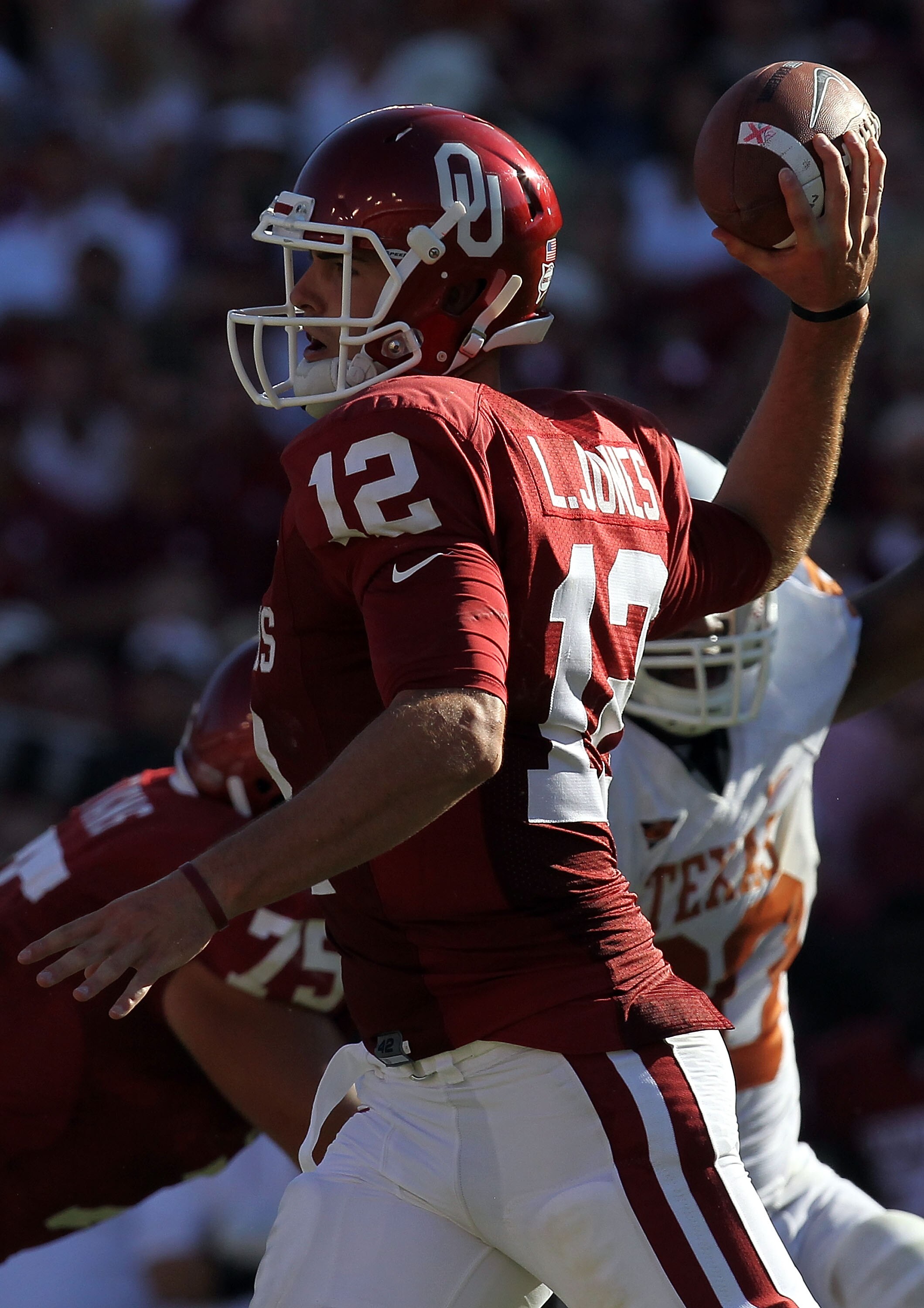 DALLAS - OCTOBER 02:  Quarterback Landry Jones #12 of the Oklahoma Sooners drops back to pass against the Texas Longhorns in the fourth quarter at the Cotton Bowl on October 2, 2010 in Dallas, Texas.  (Photo by Ronald Martinez/Getty Images)