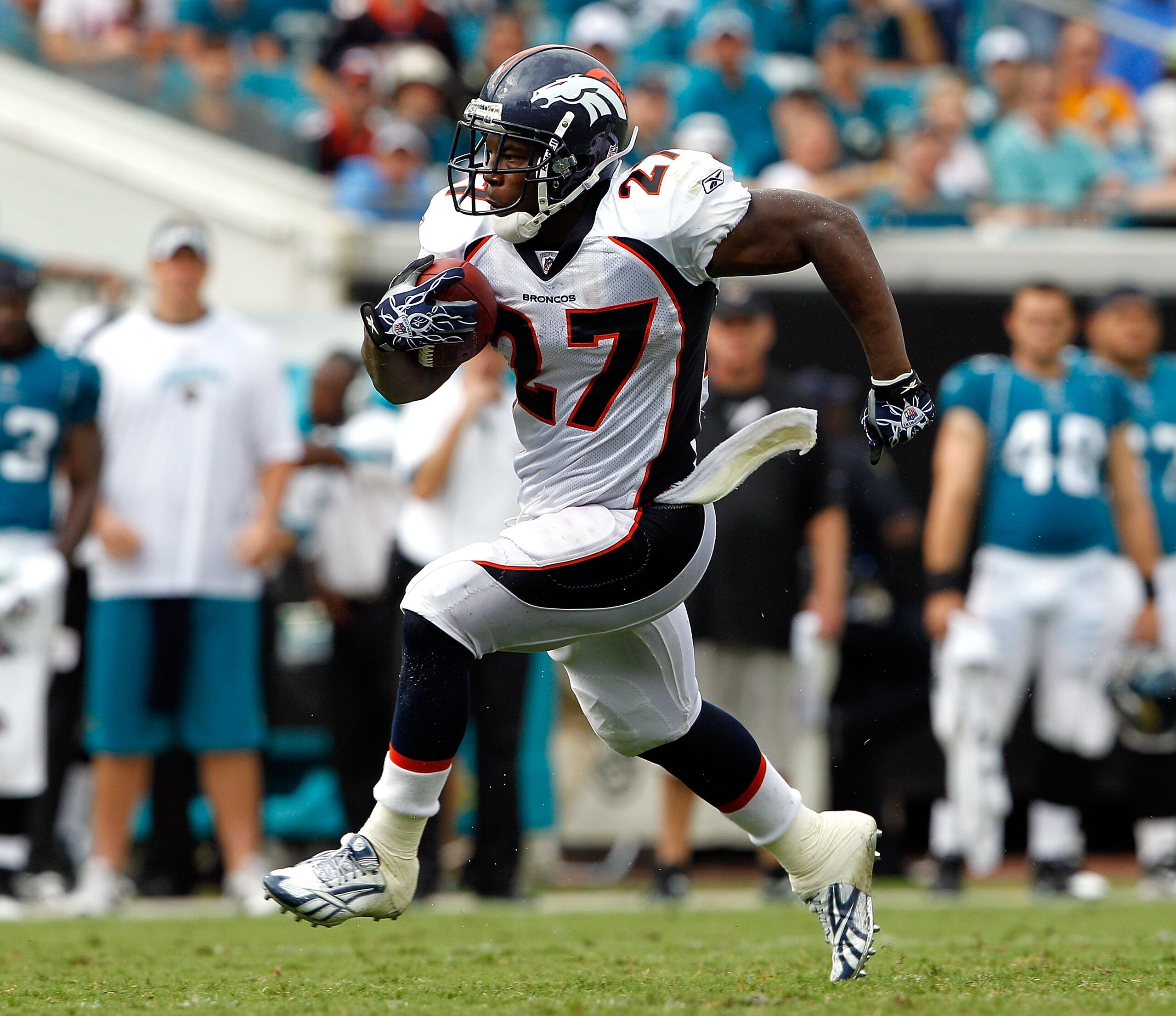 JACKSONVILLE, FL - SEPTEMBER 12: Knowshon Moreno #27 of the Denver Broncos runs for yardage during the NFL season opener game against the Jacksonville Jaguars at EverBank Field on September 12, 2010 in Jacksonville, Florida. (Photo by Sam Greenwood/Gett JACKSONVILLE, FL - SEPTEMBER 12: Knowshon Moreno #27 of the Denver Broncos runs for yardage during the NFL season opener game against the Jacksonville Jaguars at EverBank Field on September 12, 2010 in Jacksonville, Florida. (Photo by Sam Greenwood/Gett