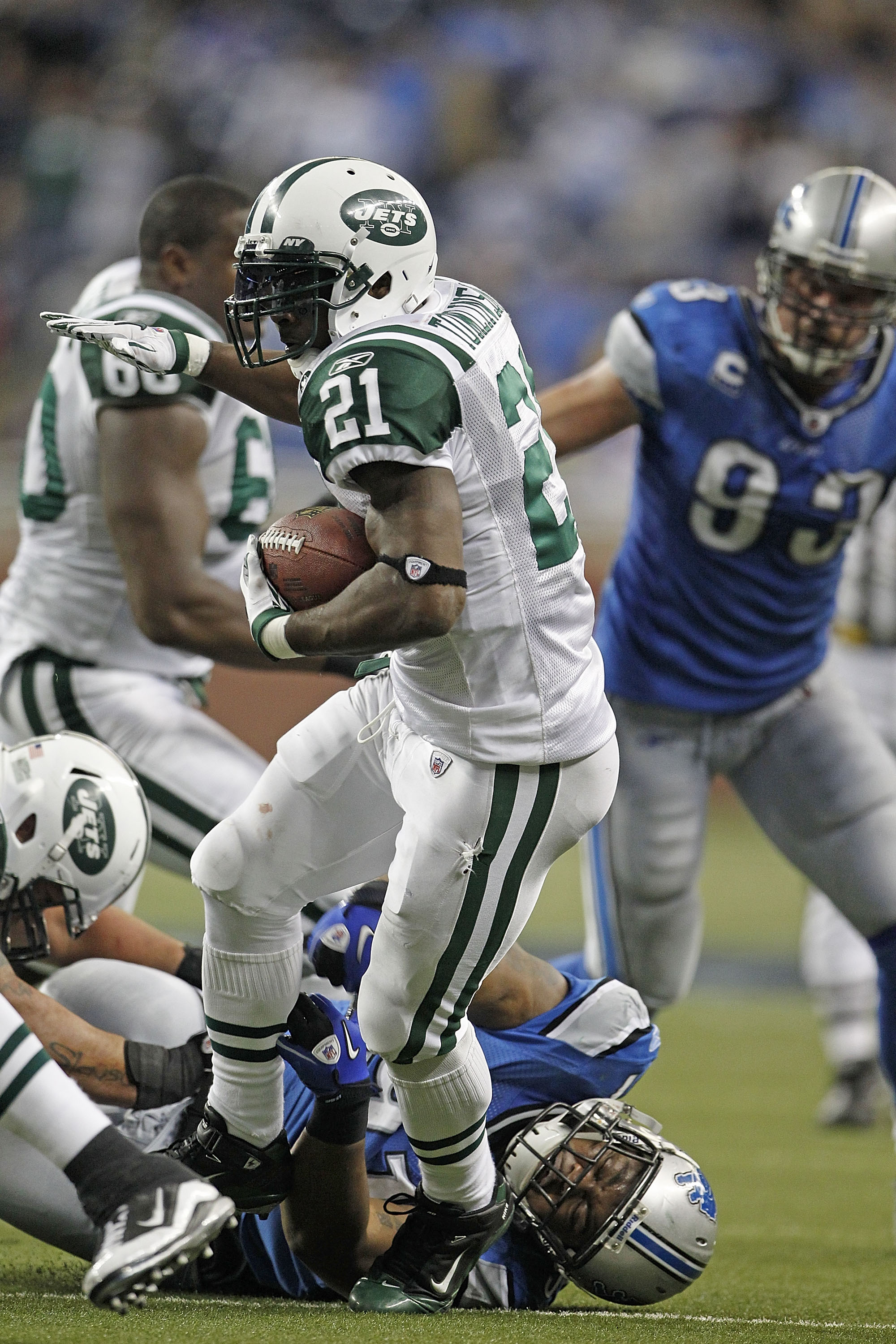 DETROIT - NOVEMBER 07: LaDainian Tomlinson #21 of the New York Jets runs for a short gain during the third quarter of the game against the Detroit Lions at Ford Field on November 7, 2010 in Detroit, Michigan. The Jets defeated the Lions 23-20 in overtime.