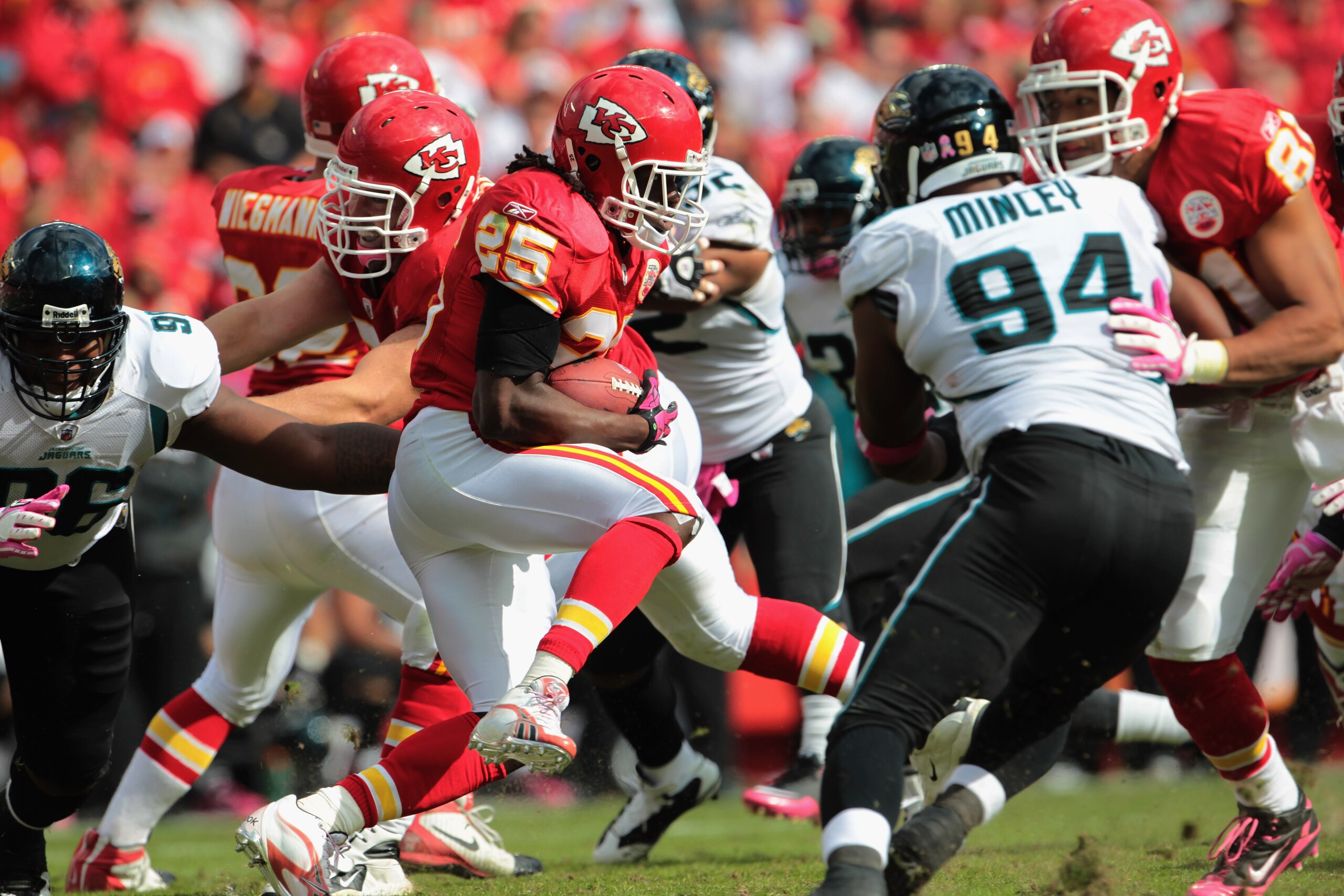 KANSAS CITY, MO - OCTOBER 24:  Jamaal Charles #25 of the Kansas City Chiefs carries the ball during the game against the Jacksonville Jaguars on October 24, 2010 at Arrowhead Stadium in Kansas City, Missouri.  (Photo by Jamie Squire/Getty Images)