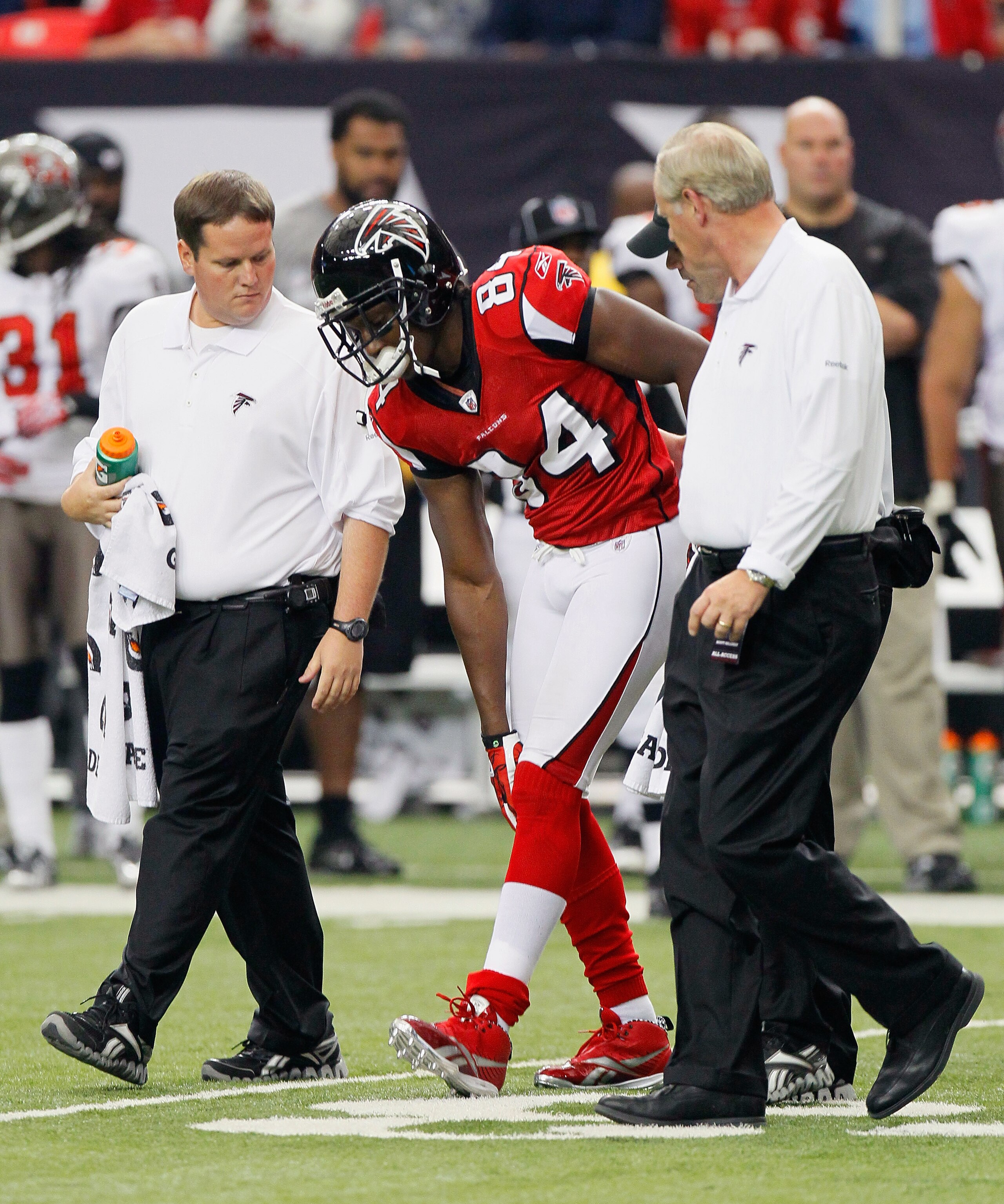 ATLANTA - NOVEMBER 07:  Roddy White #84 of the Atlanta Falcons walks off the field with trainers after injuring his leg against the Tampa Bay Buccaneers at Georgia Dome on November 7, 2010 in Atlanta, Georgia.  (Photo by Kevin C. Cox/Getty Images)