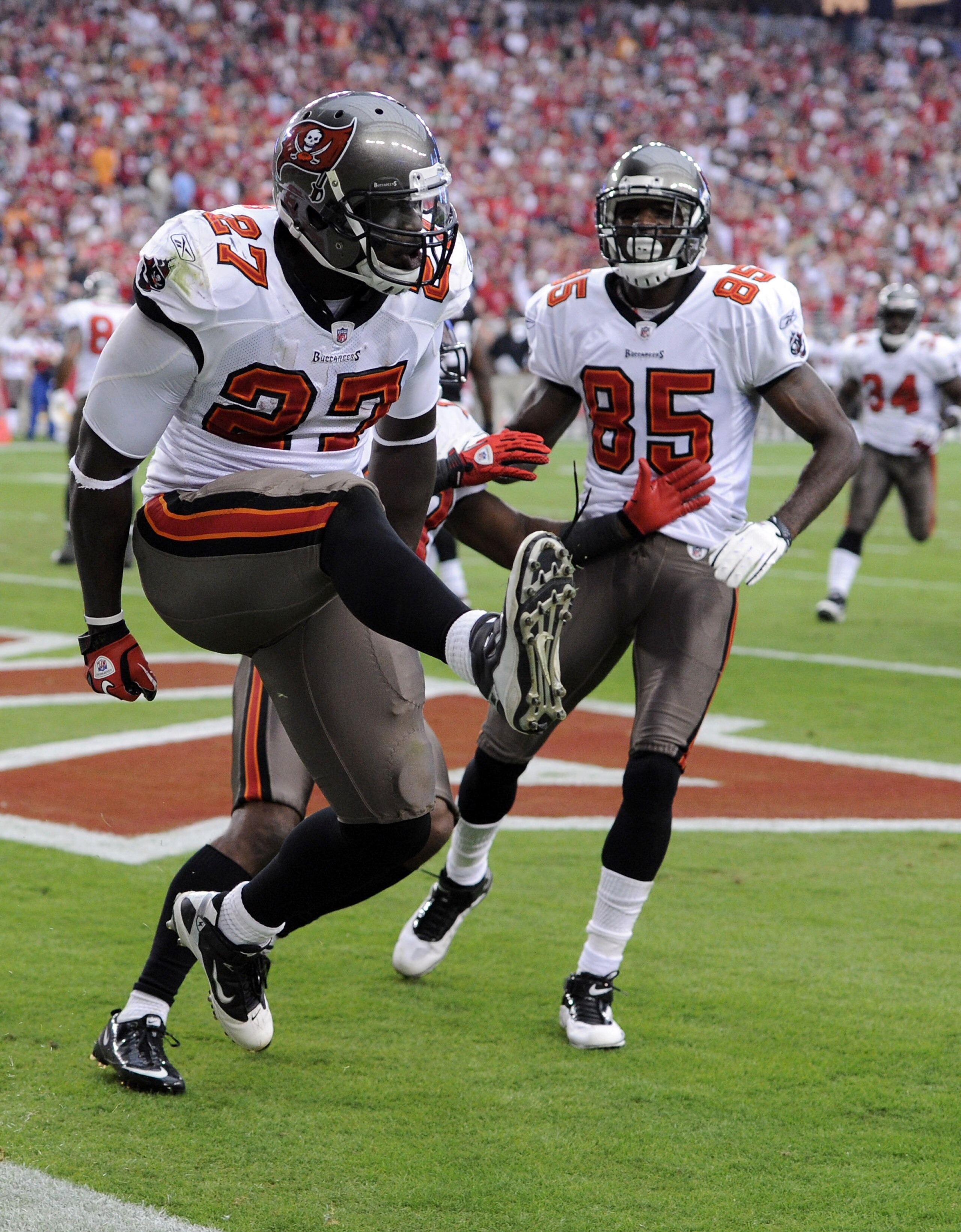 GLENDALE, AZ - OCTOBER 31: LeGarrette Blount #27 of the Tampa Bay Buccaneers celebrates his touchdown with Arrelious Benn #17 and Maurice Stovall #85 for a 31-14 lead over the Arizona Cardinals during the second quarter at University of Phoenix Stadium o GLENDALE, AZ - OCTOBER 31: LeGarrette Blount #27 of the Tampa Bay Buccaneers celebrates his touchdown with Arrelious Benn #17 and Maurice Stovall #85 for a 31-14 lead over the Arizona Cardinals during the second quarter at University of Phoenix Stadium o
