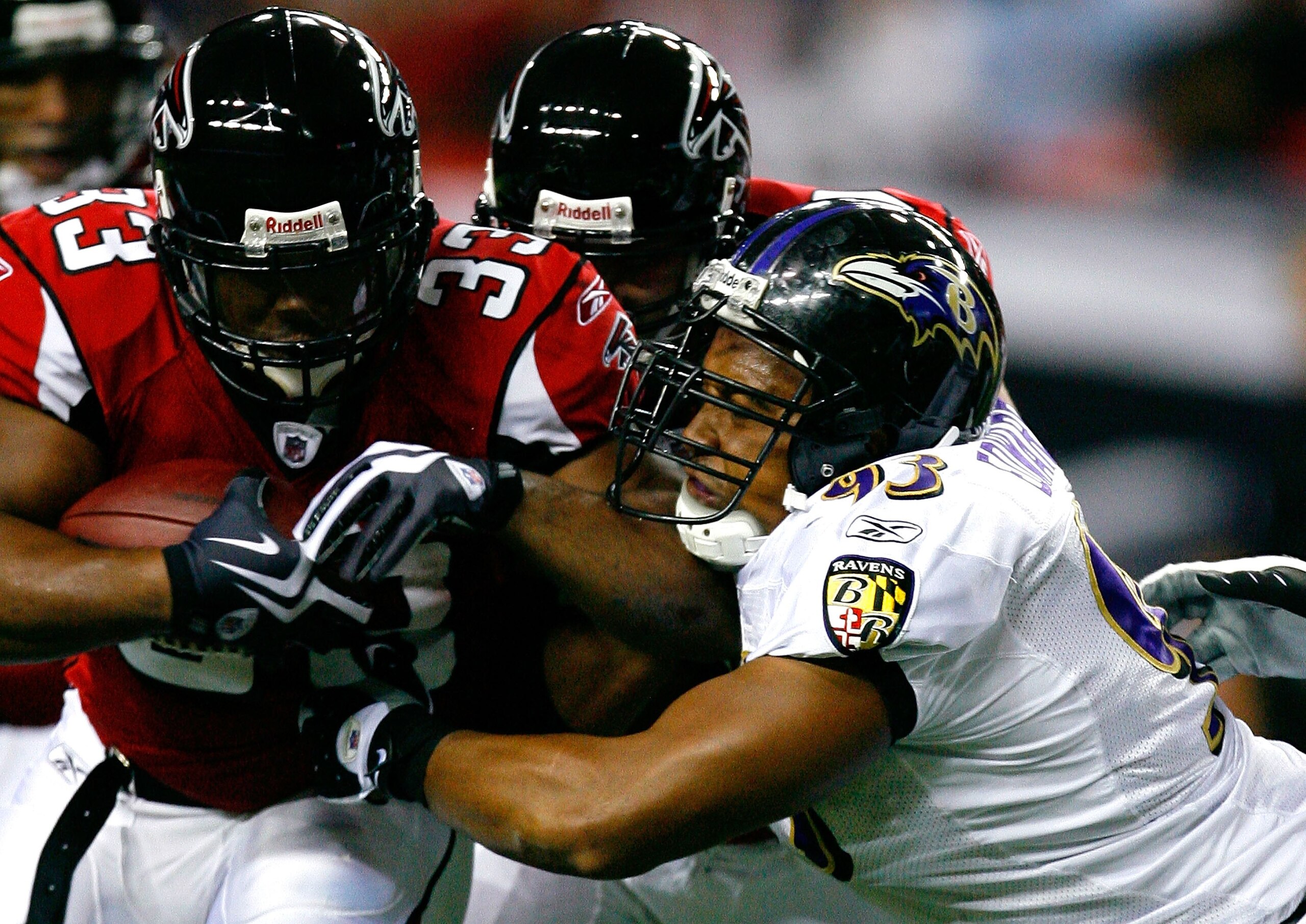 ATLANTA - SEPTEMBER 03:  Michael Turner #33 of the Atlanta Falcons against Dwan Edwards #93 of the Baltimore Raves at Georgia Dome on September 3, 2009 in Atlanta, Georgia.  (Photo by Kevin C. Cox/Getty Images)