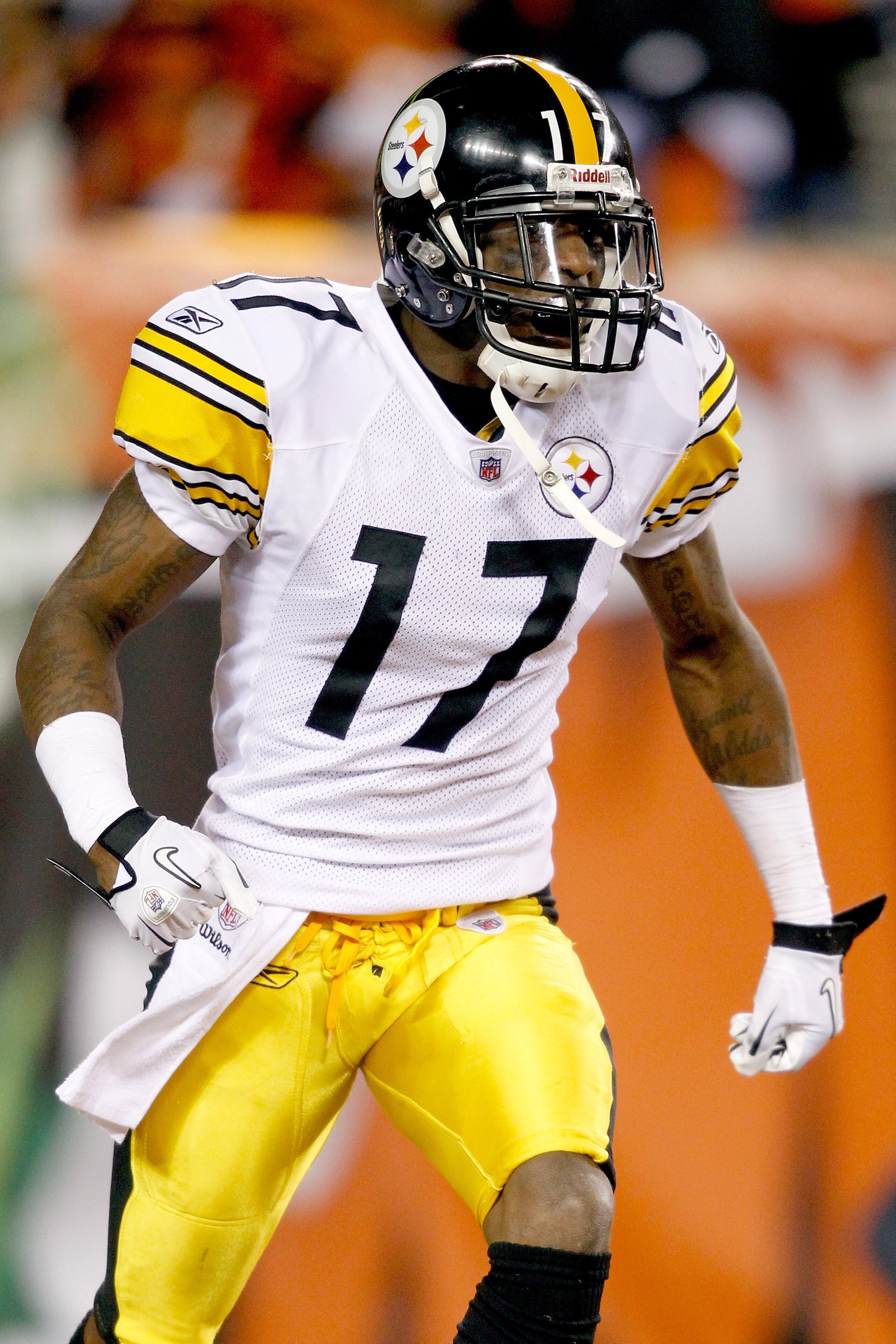 CINCINNATI - NOVEMBER 08: Mike Wallace #17 of the Pittsburgh Steelers celebrates after scoring a touchdown against the Cincinnati Bengals at Paul Brown Stadium on November 8, 2010 in Cincinnati, Ohio. (Photo by Matthew Stockman/Getty Images) CINCINNATI - NOVEMBER 08: Mike Wallace #17 of the Pittsburgh Steelers celebrates after scoring a touchdown against the Cincinnati Bengals at Paul Brown Stadium on November 8, 2010 in Cincinnati, Ohio. (Photo by Matthew Stockman/Getty Images)