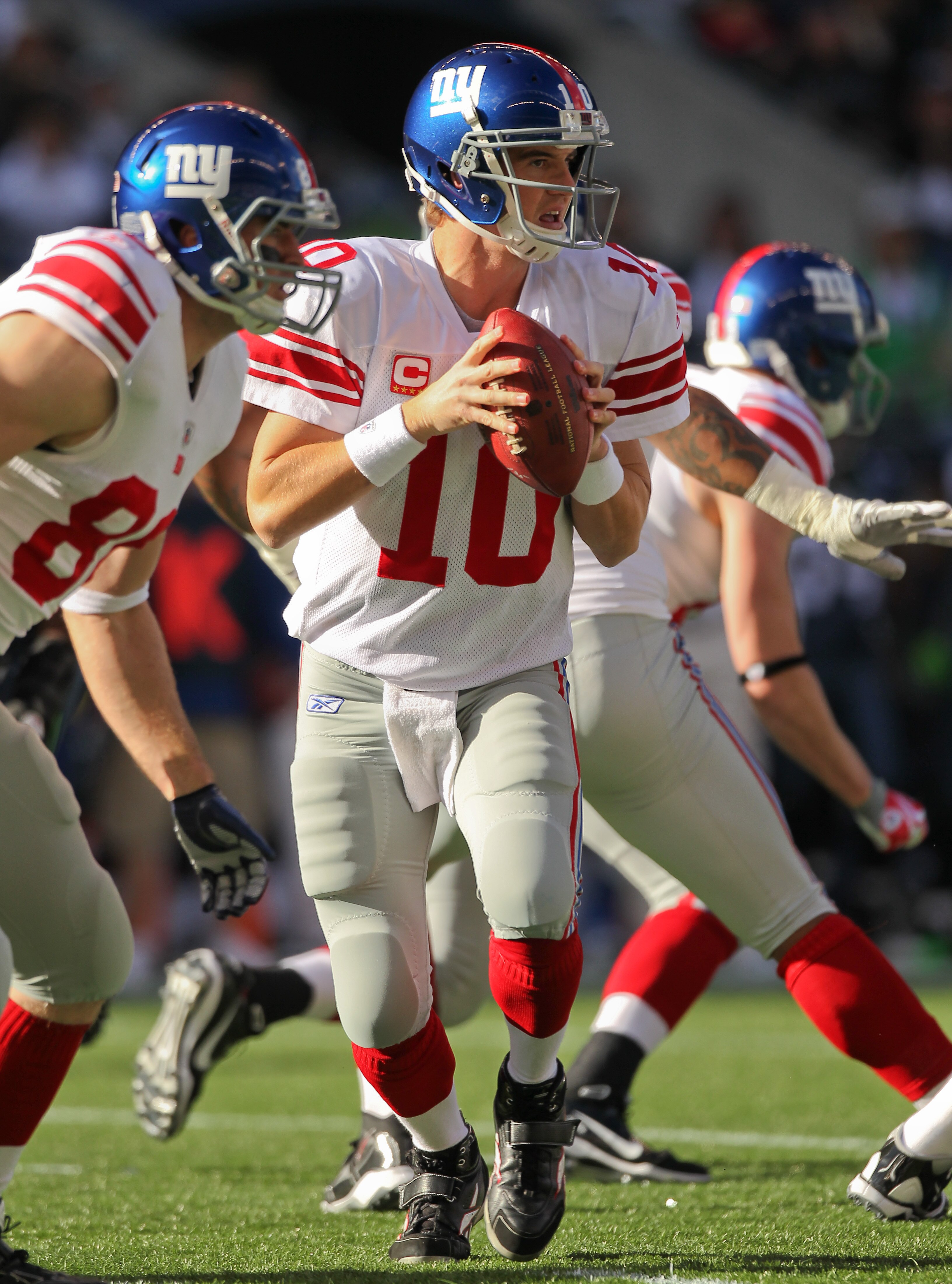 SEATTLE - NOVEMBER 07:  Quarterback Eli Manning #10 of the New York Giants looks downfield against the Seattle Seahawks at Qwest Field on November 7, 2010 in Seattle, Washington. The Giants defeated the Seahawks 41-7. (Photo by Otto Greule Jr/Getty Images