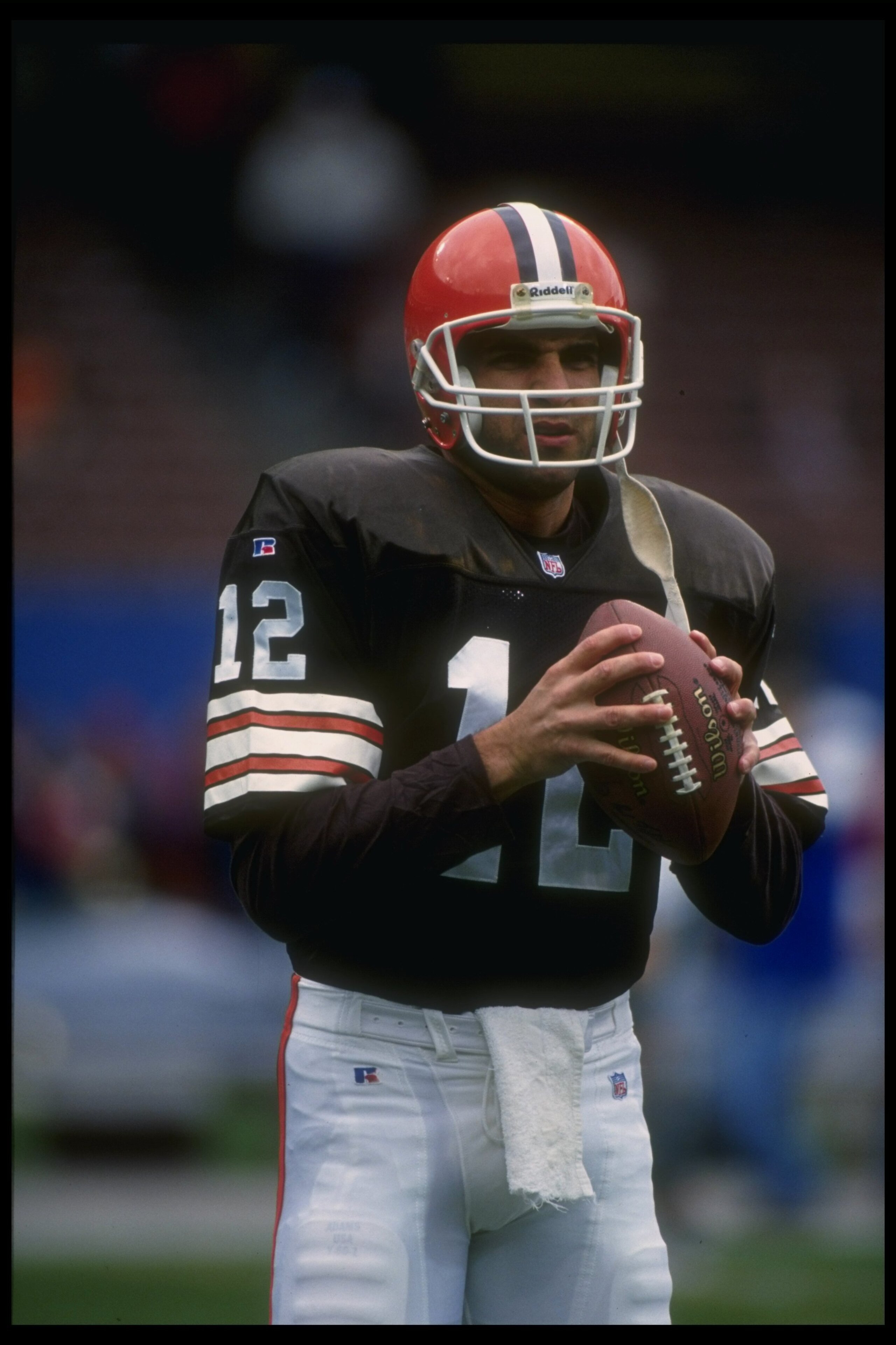 10 Oct 1993: Quarterback Vinny Testaverde of the Cleveland Browns looks to pass the ball during a game against the Miami Dolphins at Joe Robbie Stadium in Miami, Florida. The Dolphins won the game, 24-14.