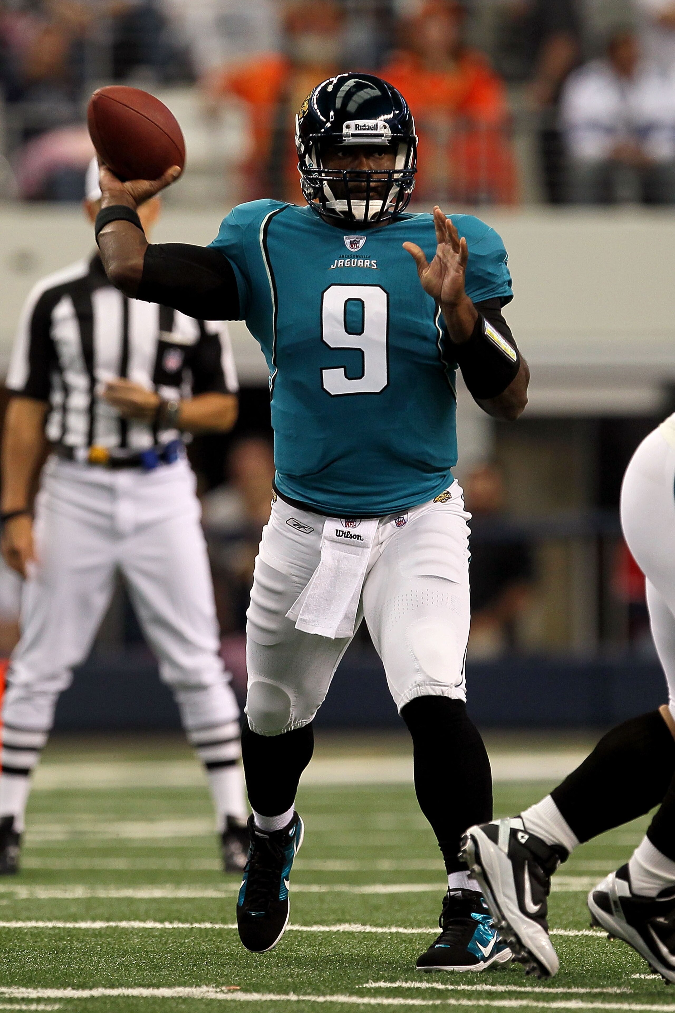 ARLINGTON, TX - OCTOBER 31: Quarterback David Garrard #9 of the Jacksonville Jaguars passes the ball against the Dallas Cowboys at Cowboys Stadium on October 31, 2010 in Arlington, Texas. (Photo by Stephen Dunn/Getty Images) ARLINGTON, TX - OCTOBER 31: Quarterback David Garrard #9 of the Jacksonville Jaguars passes the ball against the Dallas Cowboys at Cowboys Stadium on October 31, 2010 in Arlington, Texas. (Photo by Stephen Dunn/Getty Images)