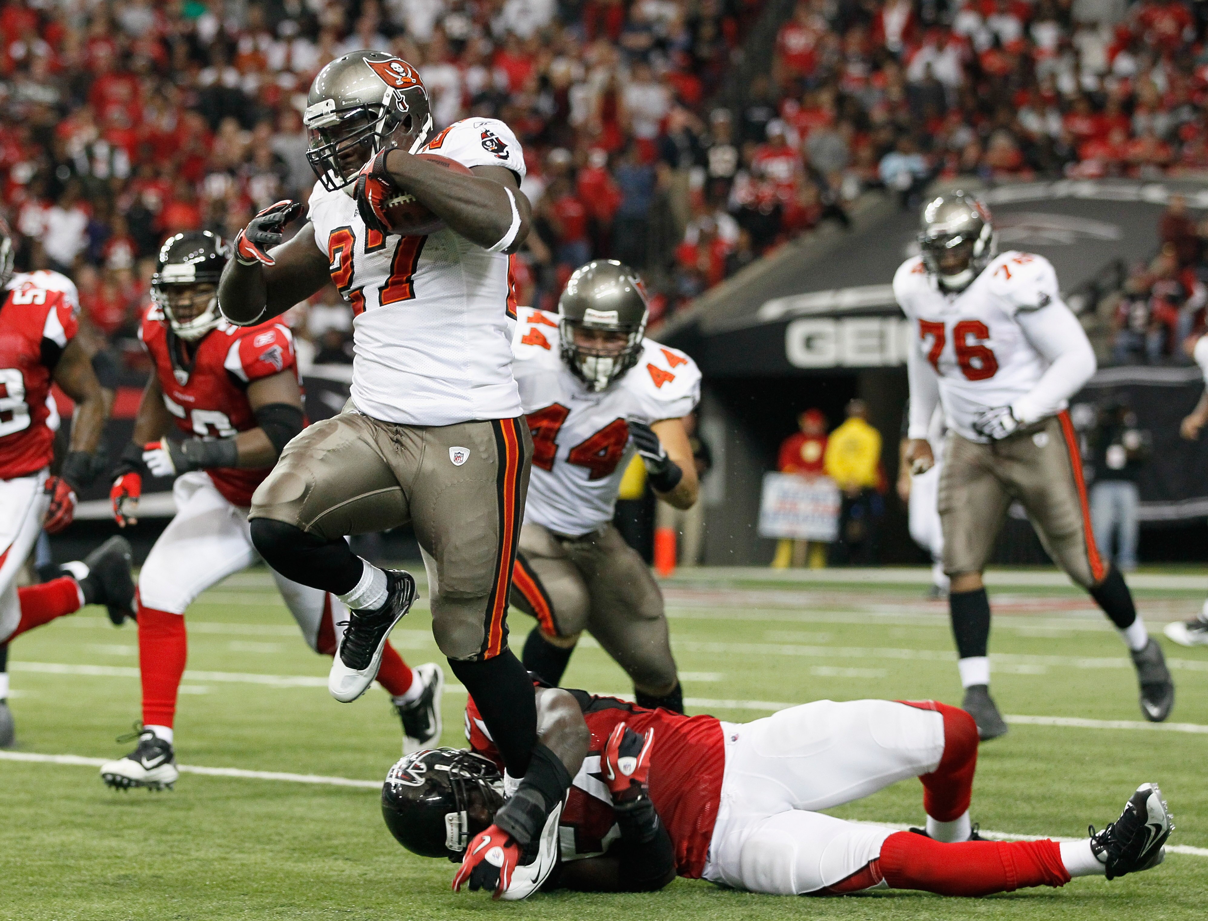 ATLANTA - NOVEMBER 07:  LeGarrette Blount #27 of the Tampa Bay Buccaneers breaks a tackle by Stephen Nicholas #54 of the Atlanta Falcons at Georgia Dome on November 7, 2010 in Atlanta, Georgia.  (Photo by Kevin C. Cox/Getty Images)