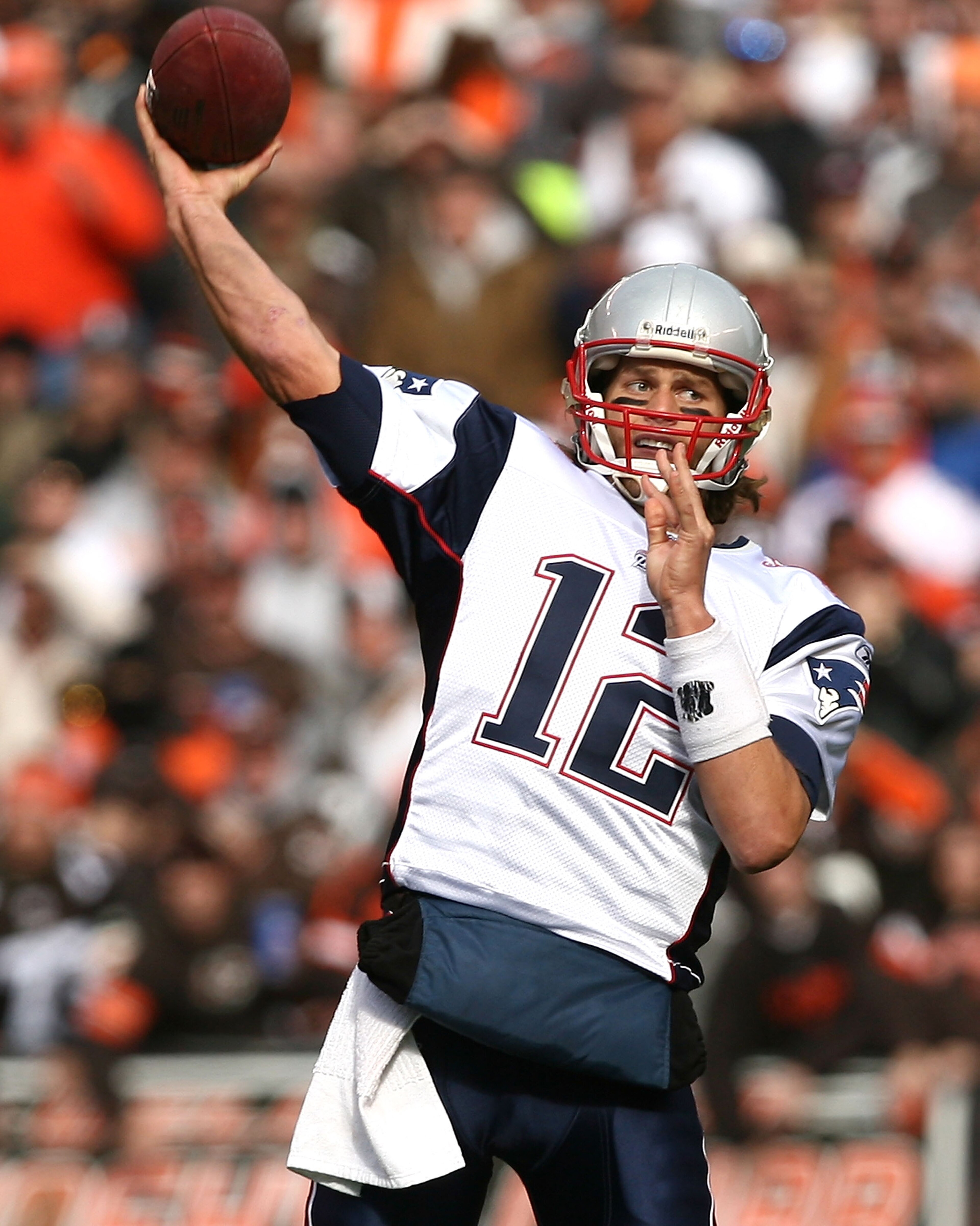 CLEVELAND - NOVEMBER 07:  Quarterback Tom Brady #12 of the New England Patriots throws the ball against the Cleveland Browns at Cleveland Browns Stadium on November 7, 2010 in Cleveland, Ohio.  (Photo by Matt Sullivan/Getty Images)