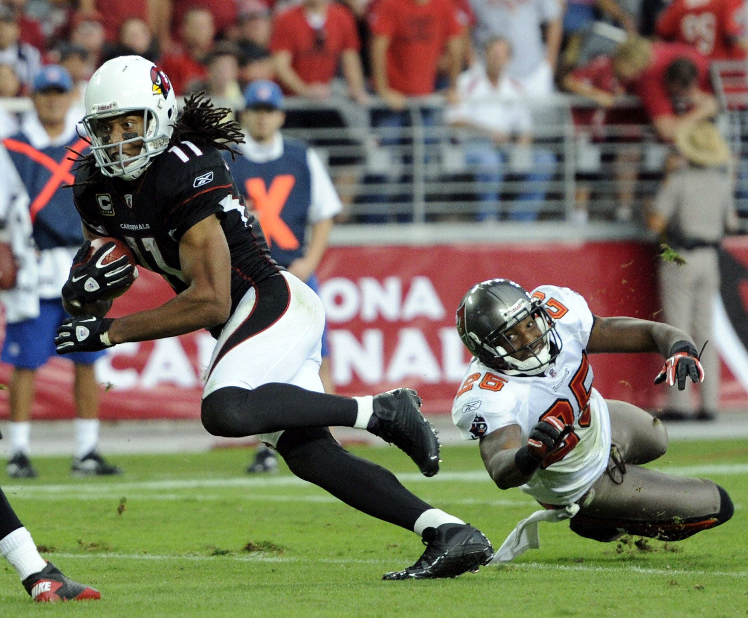 GLENDALE, AZ - OCTOBER 31:  Larry Fitzgerald #11 of the Arizona Cardinals gets past Aqib Talib #25 of the Tampa Bay Buccaneers to score a touchdwon for a 35-31 lead during the fourth quarter at University of Phoenix Stadium on October 31, 2010 in Glendale