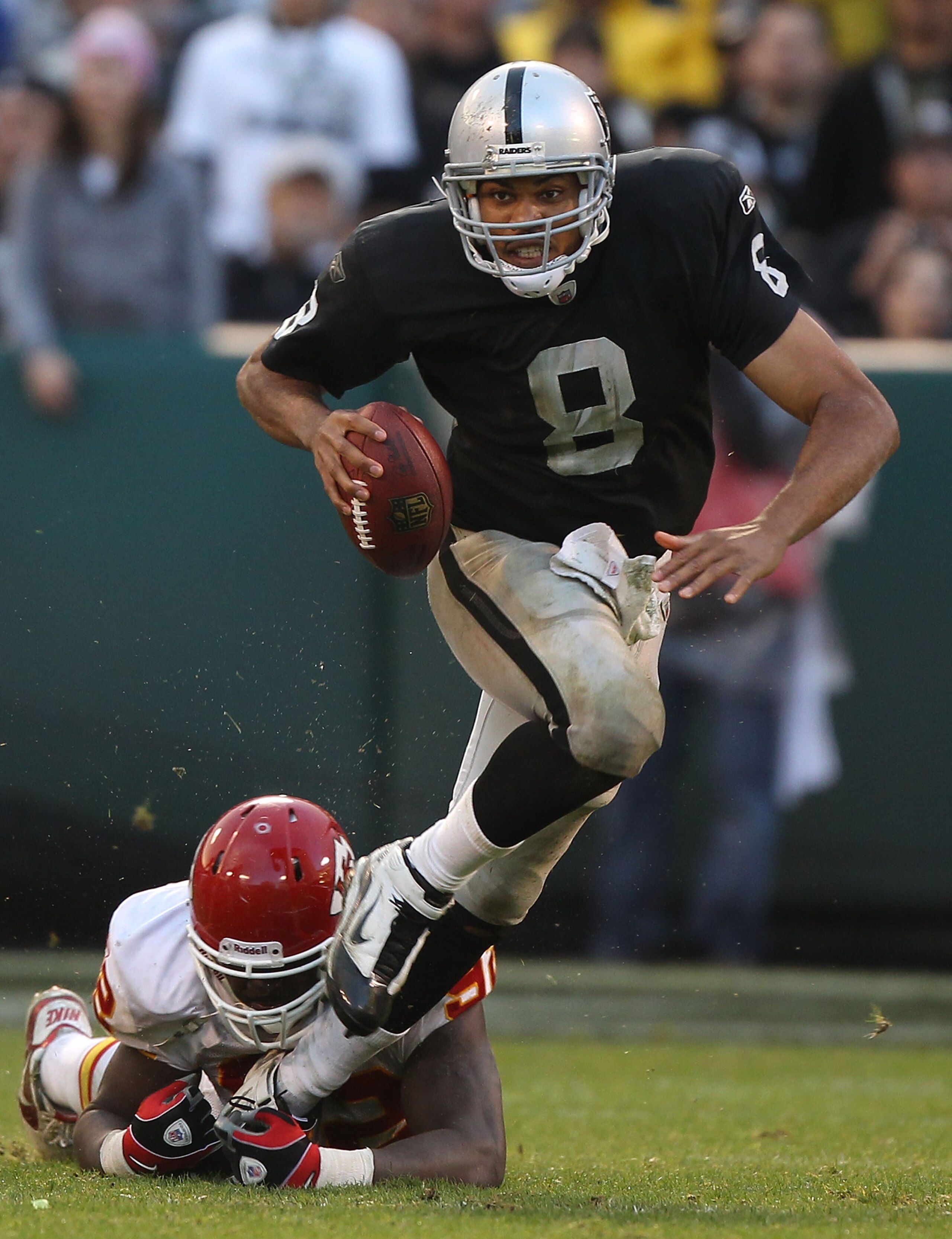 OAKLAND, CA - NOVEMBER 07:  Jason Campbell #8 of the Oakland Raiders runs against Shaun Smith #90 of the Kansas City Chiefs during an NFL game at Oakland-Alameda County Coliseum on November 7, 2010 in Oakland, California.  (Photo by Jed Jacobsohn/Getty Im