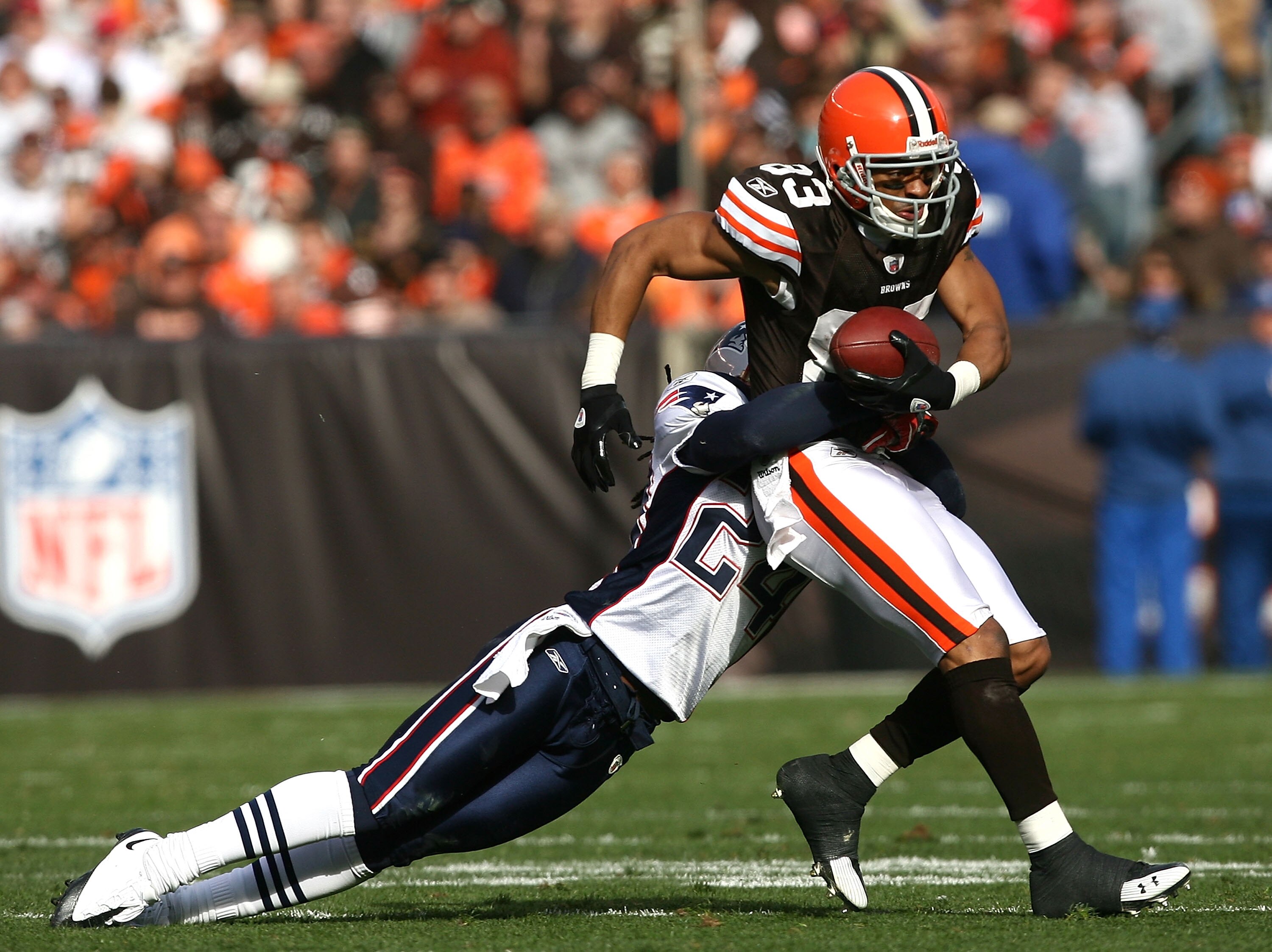 CLEVELAND - NOVEMBER 07:  Wide receiver Chansi Stuckey #83 of the Cleveland Browns catches a pass as he is hit by cornerback Jonathan Wilhite #24 of the New England Patriots at Cleveland Browns Stadium on November 7, 2010 in Cleveland, Ohio.  (Photo by Ma