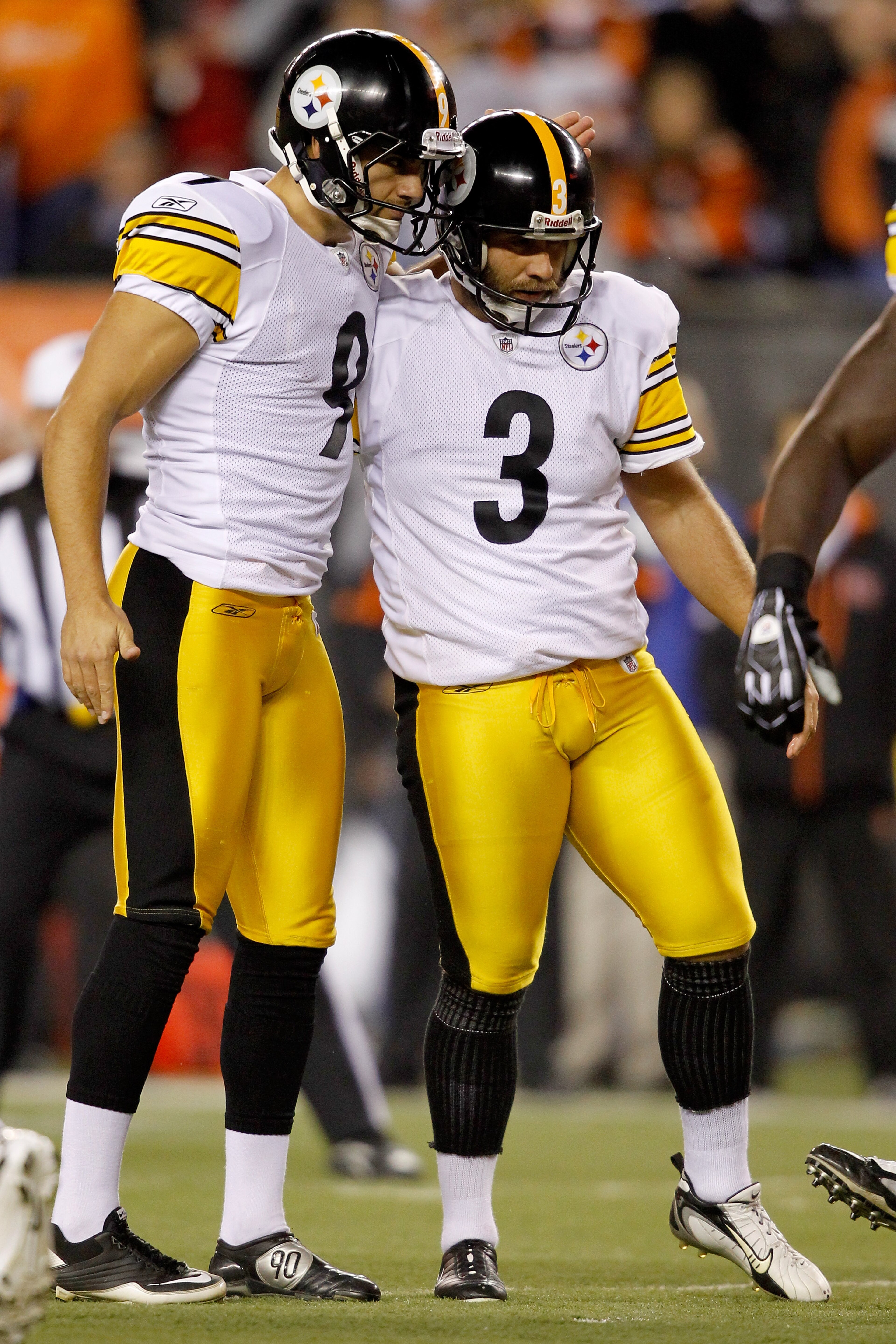 CINCINNATI - NOVEMBER 08: Holder Daniel Sepulveda #9 of the Pittsburgh Steelers congratulates kicker Jeff Reed #3 after kicking a field goal against the  Cincinnati Bengals at Paul Brown Stadium on November 8, 2010 in Cincinnati, Ohio.  (Photo by Matthew