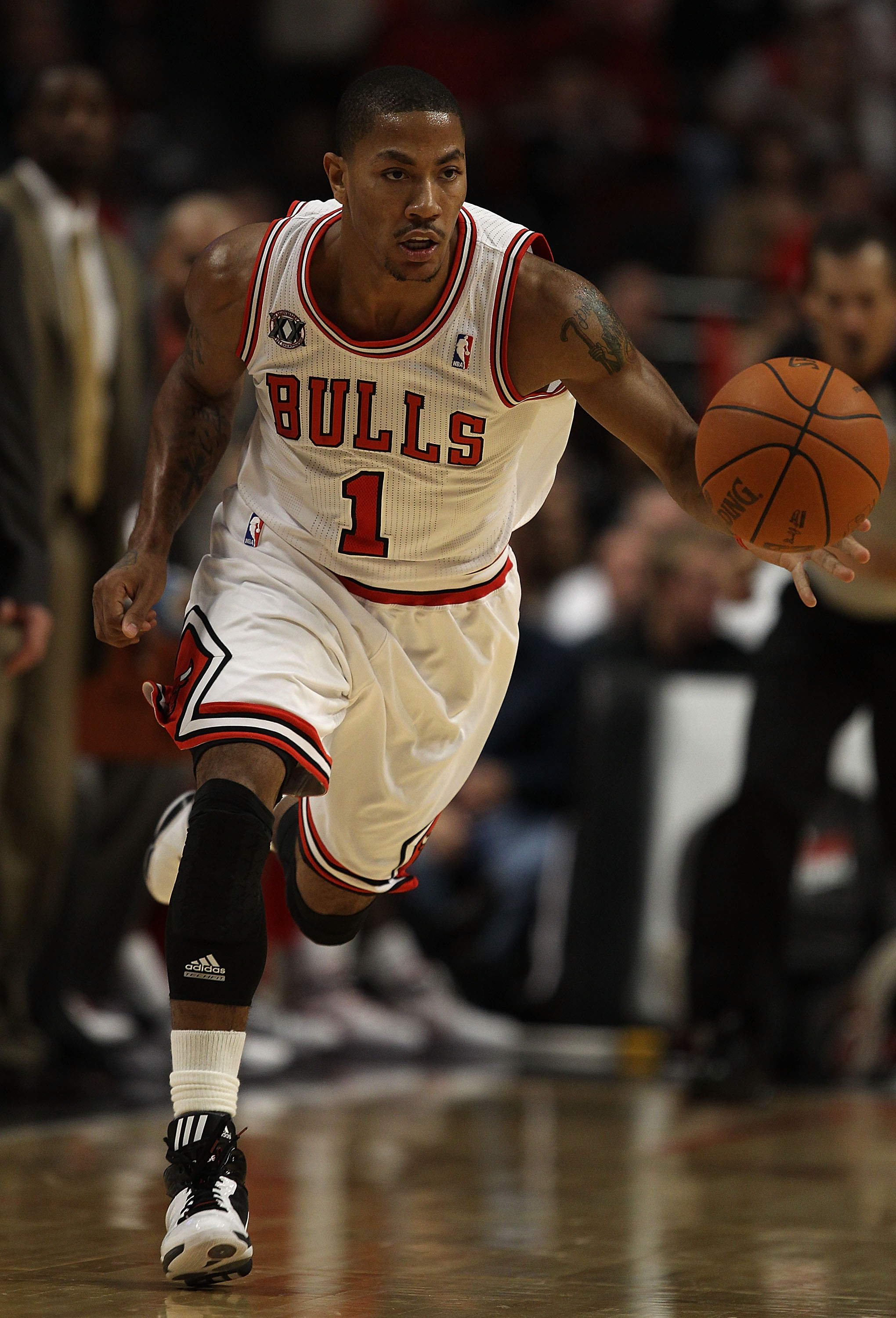 CHICAGO - NOVEMBER 01: Derrick Rose #1 of the Chicago Bulls moves up the court against the Portland Trail Blazers at the United Center on November 1, 2010 in Chicago, Illinois. The Bulls defeated the Trail Blazers 110-98. NOTE TO USER: User expressly ackn