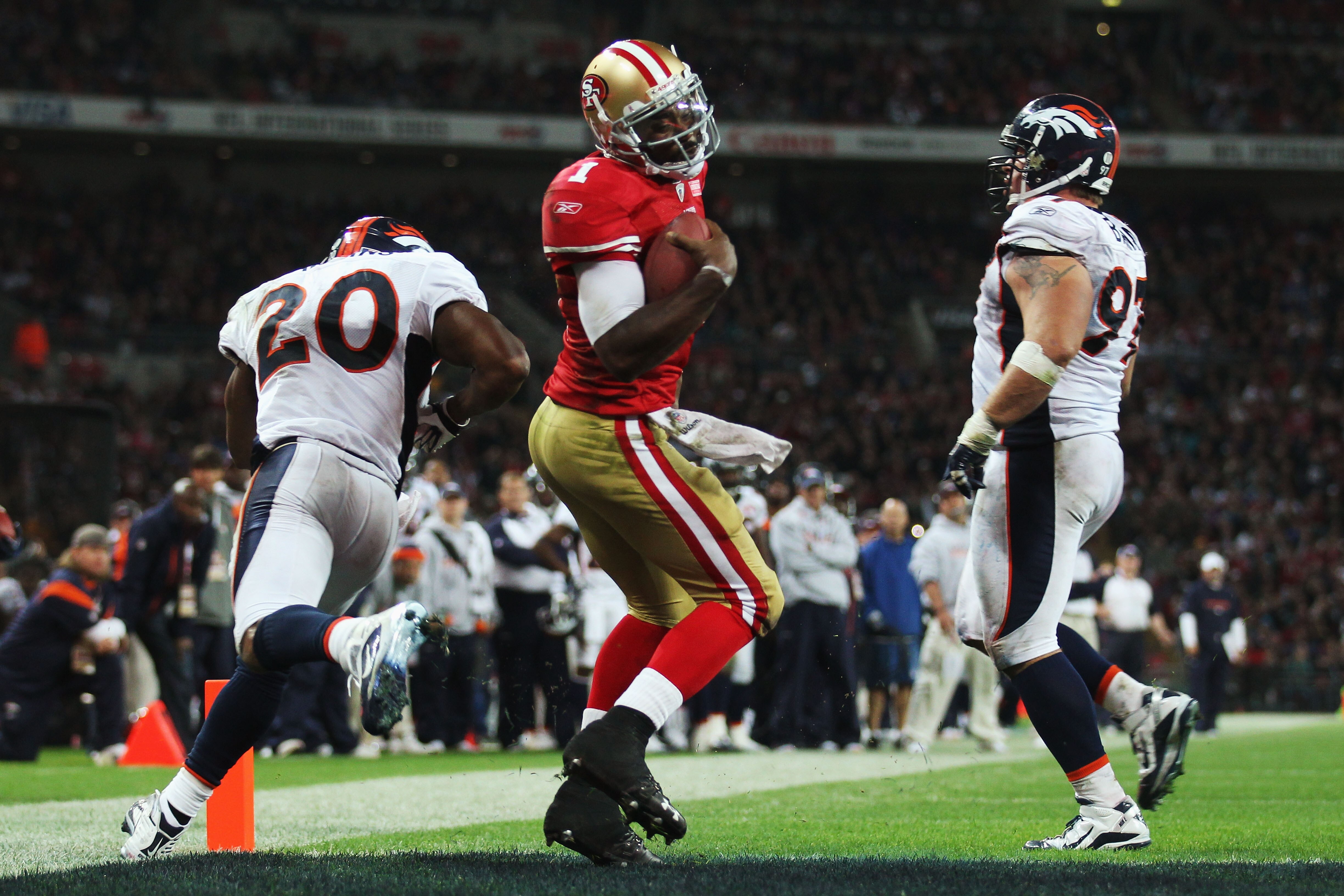 LONDON, ENGLAND - OCTOBER 31:  Troy Smith #1 of San Francisco 49ers scores their first touchdown during the NFL International Series match between Denver Broncos and San Francisco 49ers at Wembley Stadium on October 31, 2010 in London, England. This is th