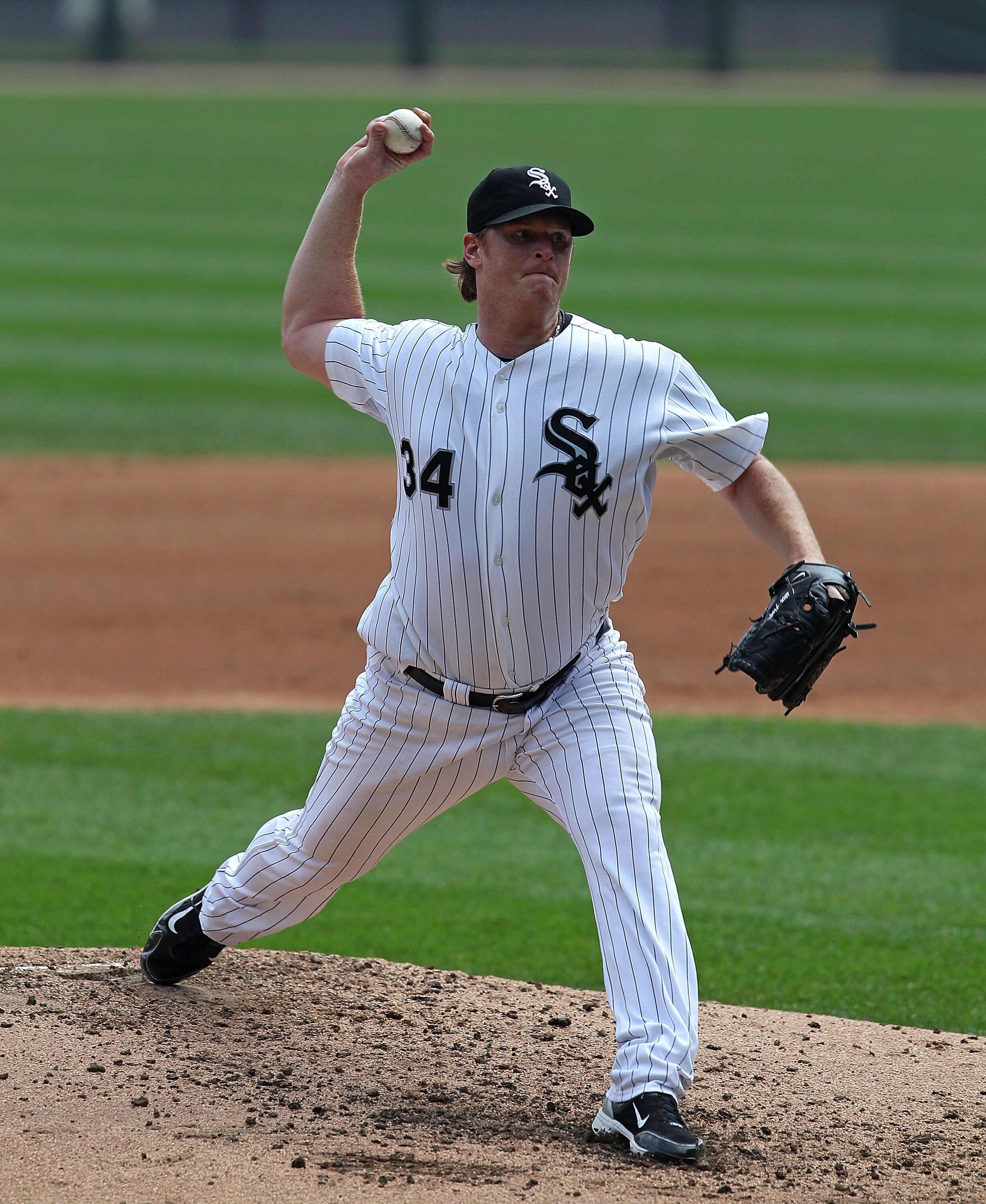 CHICAGO - AUGUST 29: Starting pitcher Gavin Floyd #34 of the Chicago White Sox pitches against the New York Yankees at U.S. Cellular Field on August 29, 2010 in Chicago, Illinois. The Yankees defeated the White Sox 2-1. (Photo by Jonathan Daniel/Getty Ima
