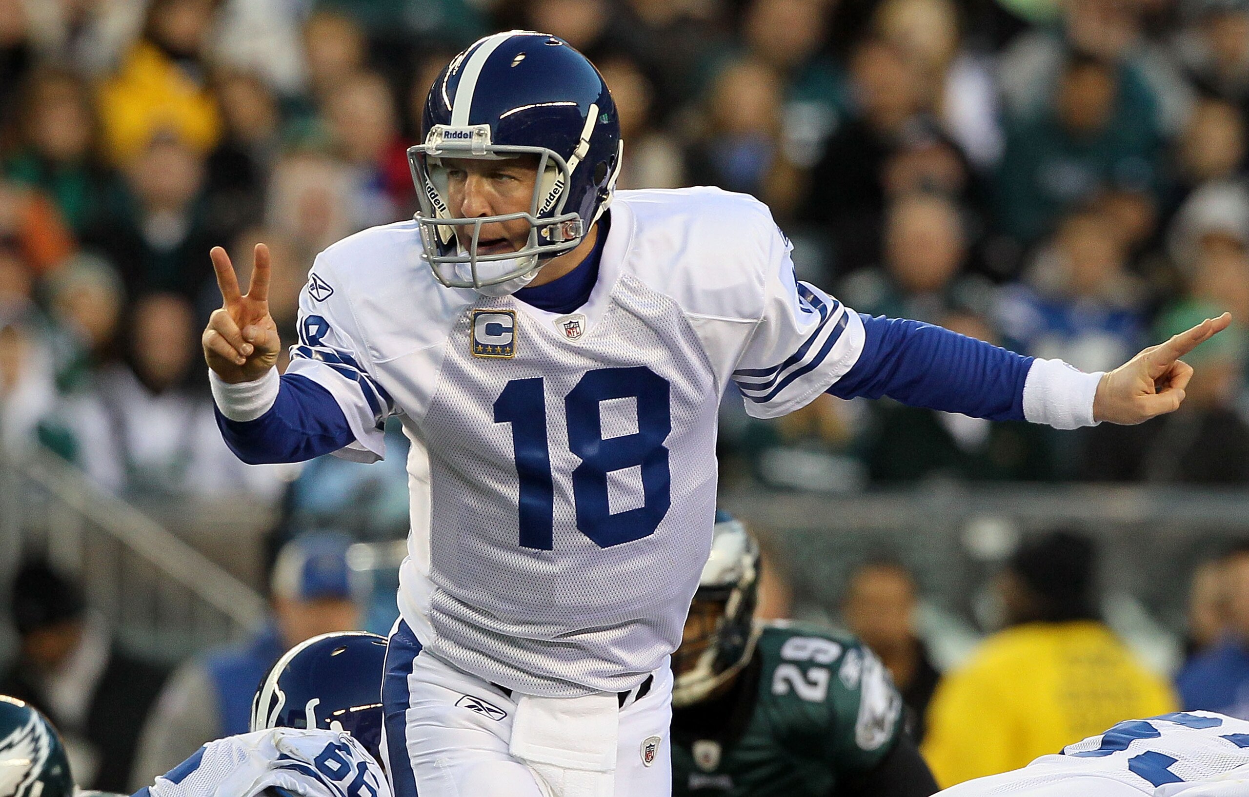 PHILADELPHIA - NOVEMBER 07:  Peyton Manning #18 of the Indianapolis Colts in action against the Philadelphia Eagles on November 7, 2010 at Lincoln Financial Field in Philadelphia, Pennsylvania.  (Photo by Jim McIsaac/Getty Images)