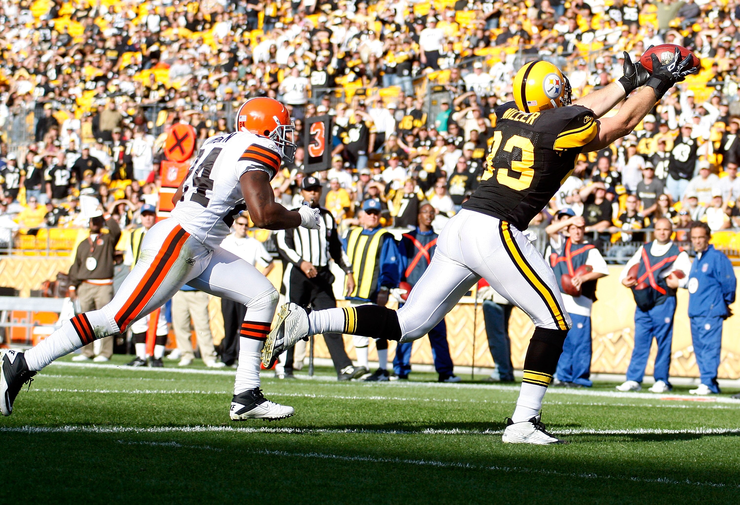 PITTSBURGH - OCTOBER 17:  Heath Miller #83 of the Pittsburgh Steelers catches a pass for a touchdown in front of Sheldon Brown #24 of the Cleveland Browns during the game on October 17, 2010 at Heinz Field in Pittsburgh, Pennsylvania.  (Photo by Jared Wic