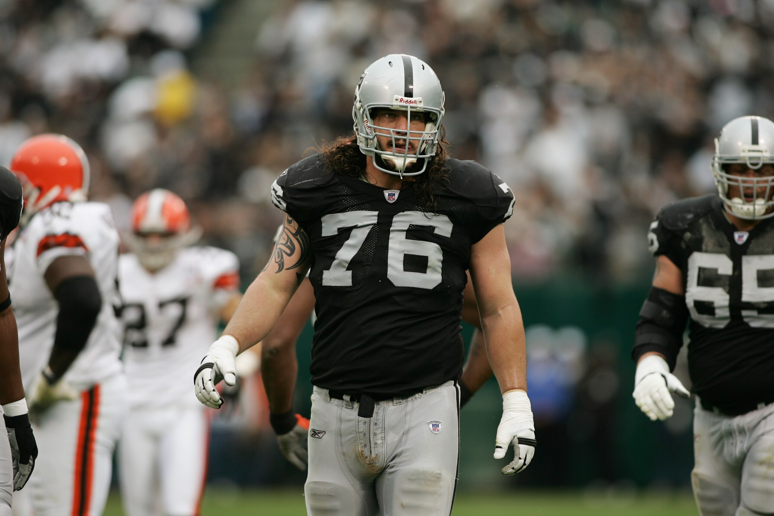 OAKLAND, CA - OCTOBER 1:  Offenisve tackle Robert Gallery #76 of the Oakland Raiders stands on the field against the Cleveland Browns at McAfee Coliseum on October 1, 2006 in Oakland, California. The Browns defeated the Raiders 24-21.  (Photo by Jonathan
