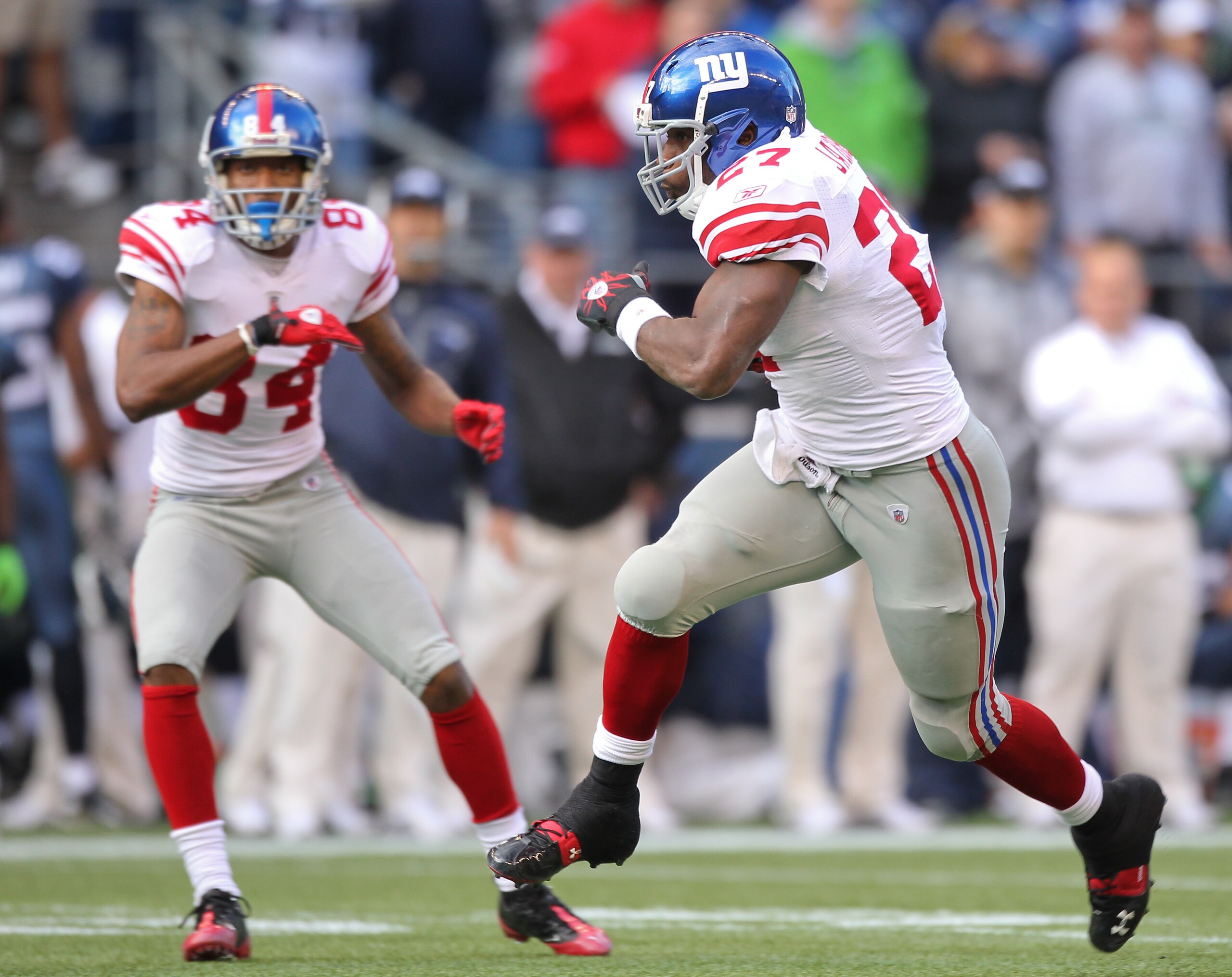 SEATTLE - NOVEMBER 07:  Running back Brandon Jacobs #27 of the New York Giants rushes against the Seattle Seahawks at Qwest Field on November 7, 2010 in Seattle, Washington. The Giants defeated the Seahawks 41-7. (Photo by Otto Greule Jr/Getty Images)
