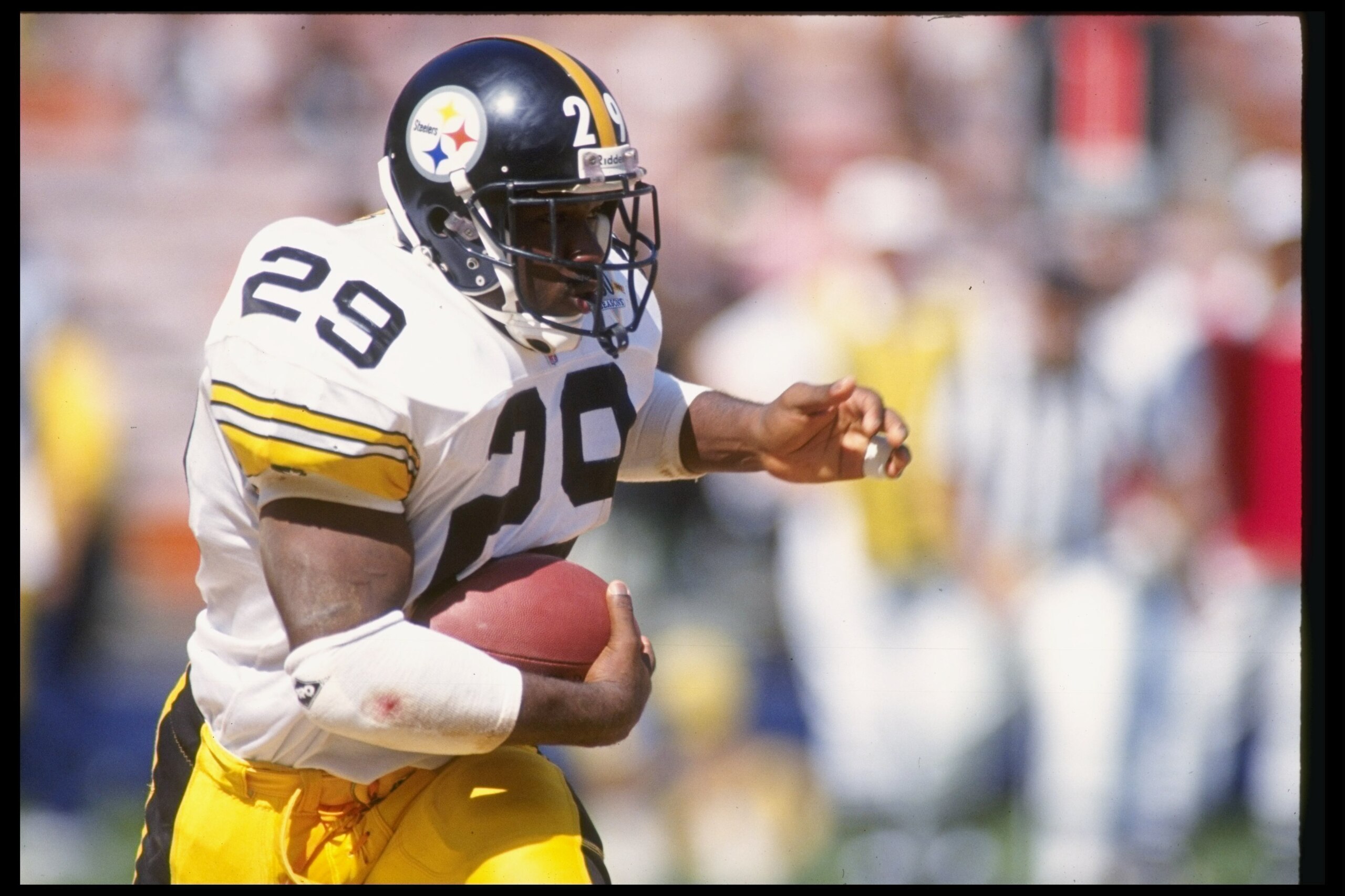 20 Sep 1992:  Running back Barry Foster of the Pittsburgh Steelers moves the ball during a game against the San Diego Chargers at Jack Murphy Stadium in San Diego, California.  The Steelers won the game, 23-6. Mandatory Credit: Stephen Dunn  /Allsport