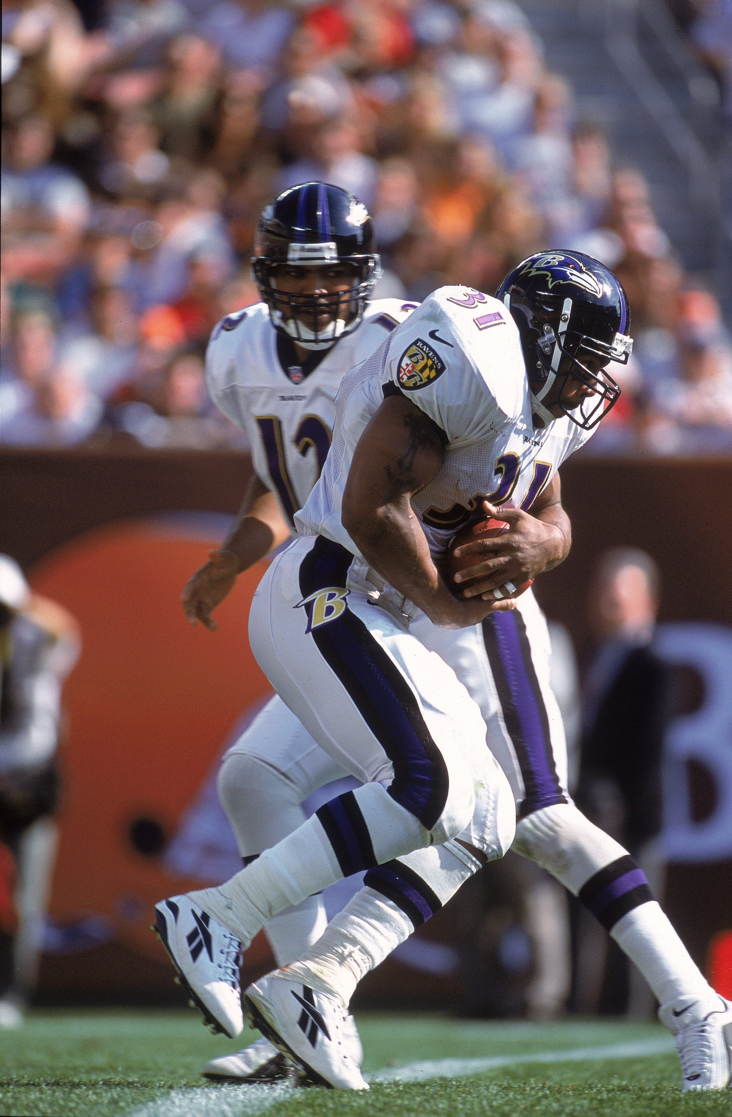 1 Oct 2000:  Jamal Lewis #31 of the Baltimore Ravens gets handed the ball by Tony Banks #12 during the game against the Cleveland Browns at the Browns Stadium in Cleveland, Ohio. The Ravens defeated the Browns 12-0.Mandatory Credit: Harry How  /Allsport