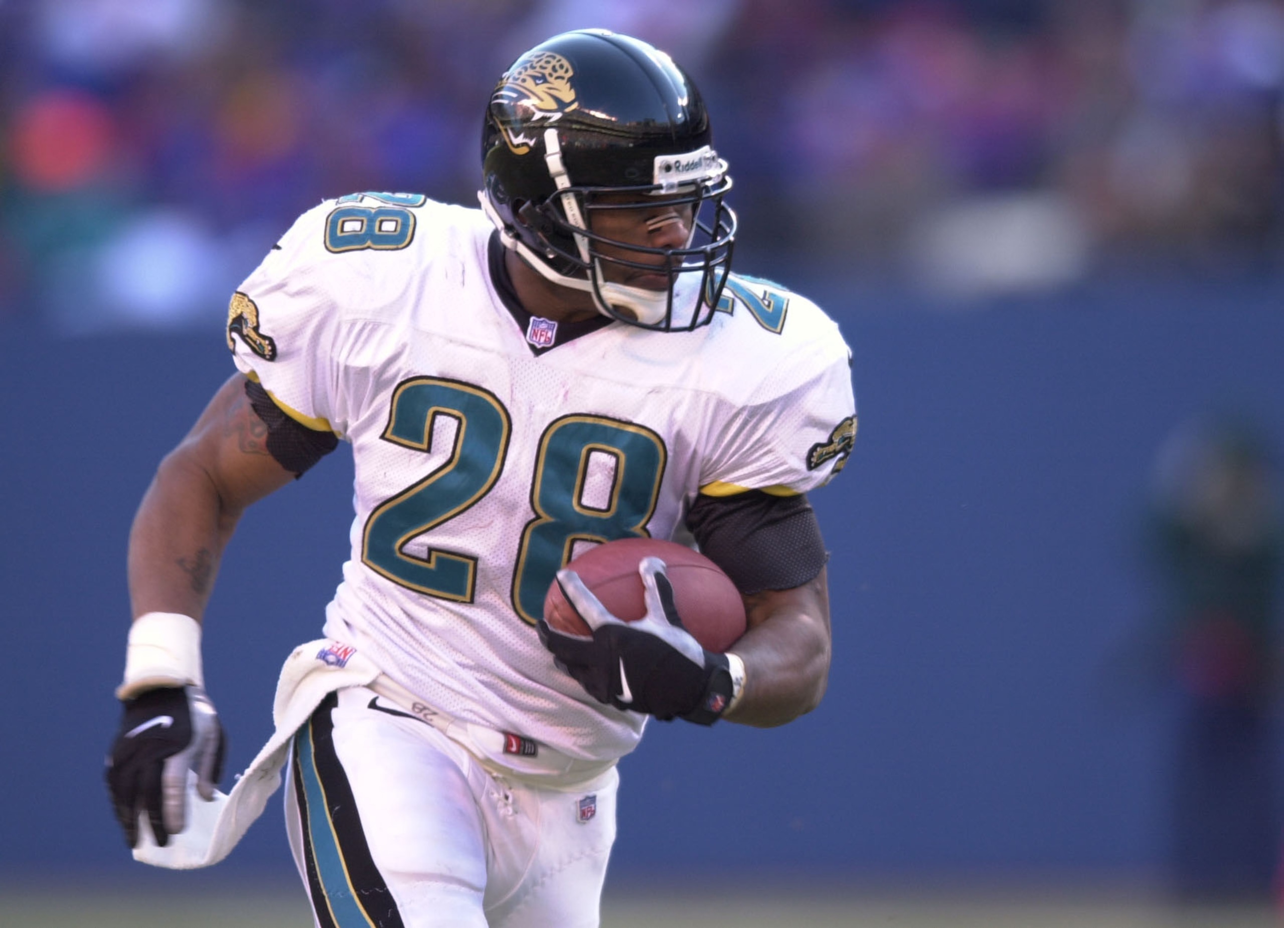 23 Nov 2000:  Fred Taylor #28 of the Jacksonville Jaguars breaks free for a 44-yard touchdown run during their game against the New York Giants at Giant Stadium in East Rutherford, New Jersey. <Digital Image> Mandatory Credit: Ezra Shaw/ALLSPORT