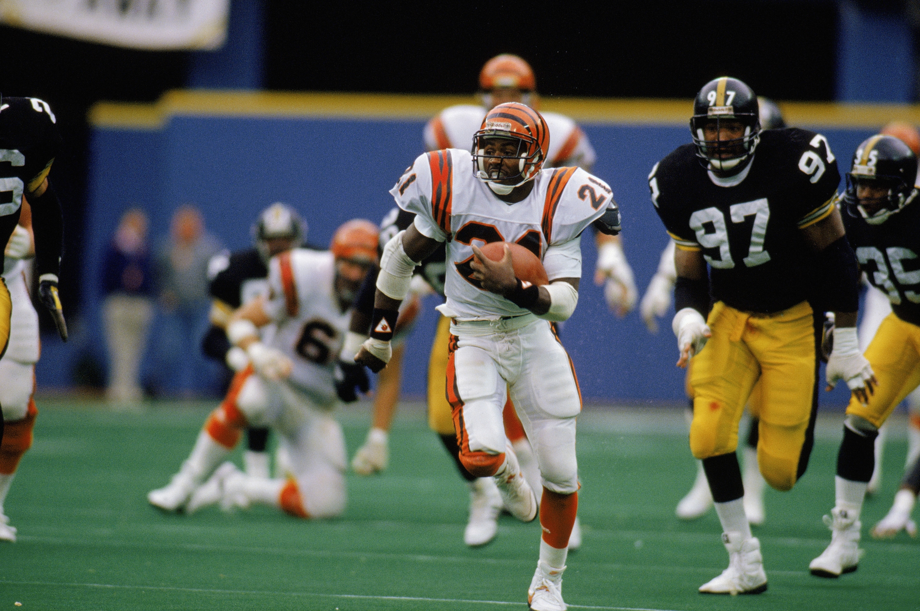 PITTSBURGH - OCTOBER 8:  James Brooks #21 of the Cincinnati Bengals carries the ball against the Pittsburgh Steelers during an NFL game at Three Rivers Stadium on October 8, 1989 in Pittsburgh, Pennsylvania. The Bengals defeated the Steelers 26-16. (Photo