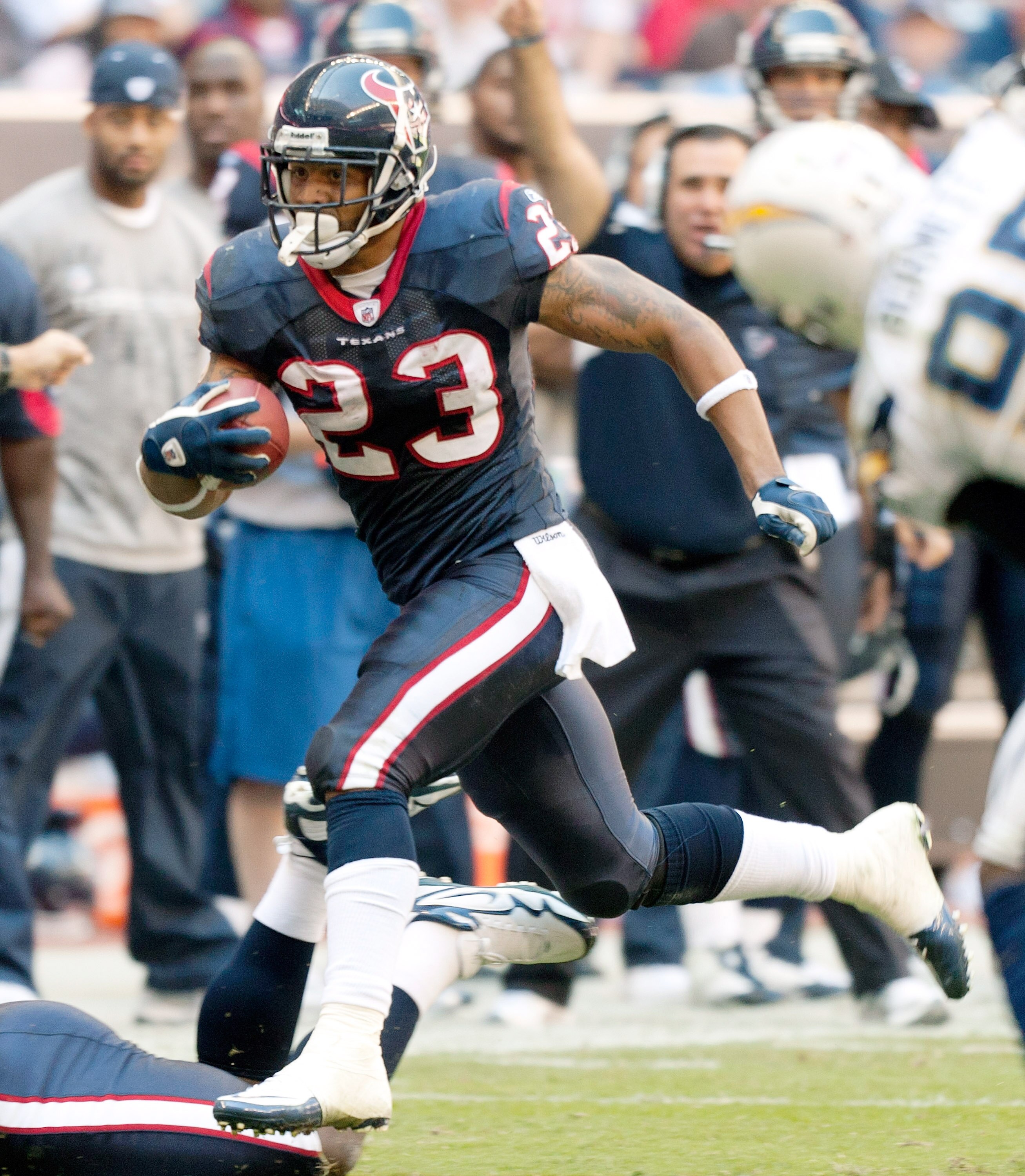 HOUSTON - NOVEMBER 07:  Running back Arian Foster #23 of the Houston Texans rushes in the first half against the San Diego Chargers at Reliant Stadium on November 7, 2010 in Houston, Texas.  (Photo by Bob Levey/Getty Images)