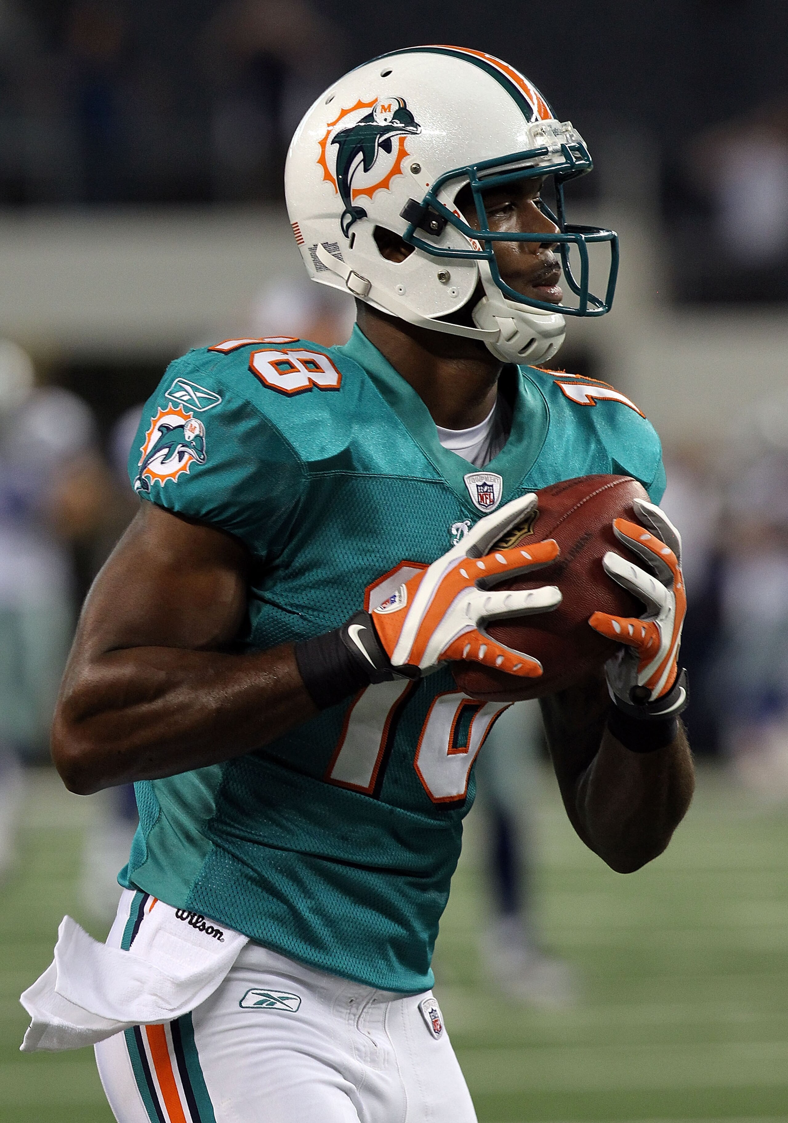 ARLINGTON, TX - SEPTEMBER 02:  Wide receiver Roberto Wallace #18 of the Miami Dolphins at Cowboys Stadium on  September 2, 2010 in Arlington, Texas.  (Photo by Ronald Martinez/Getty Images)