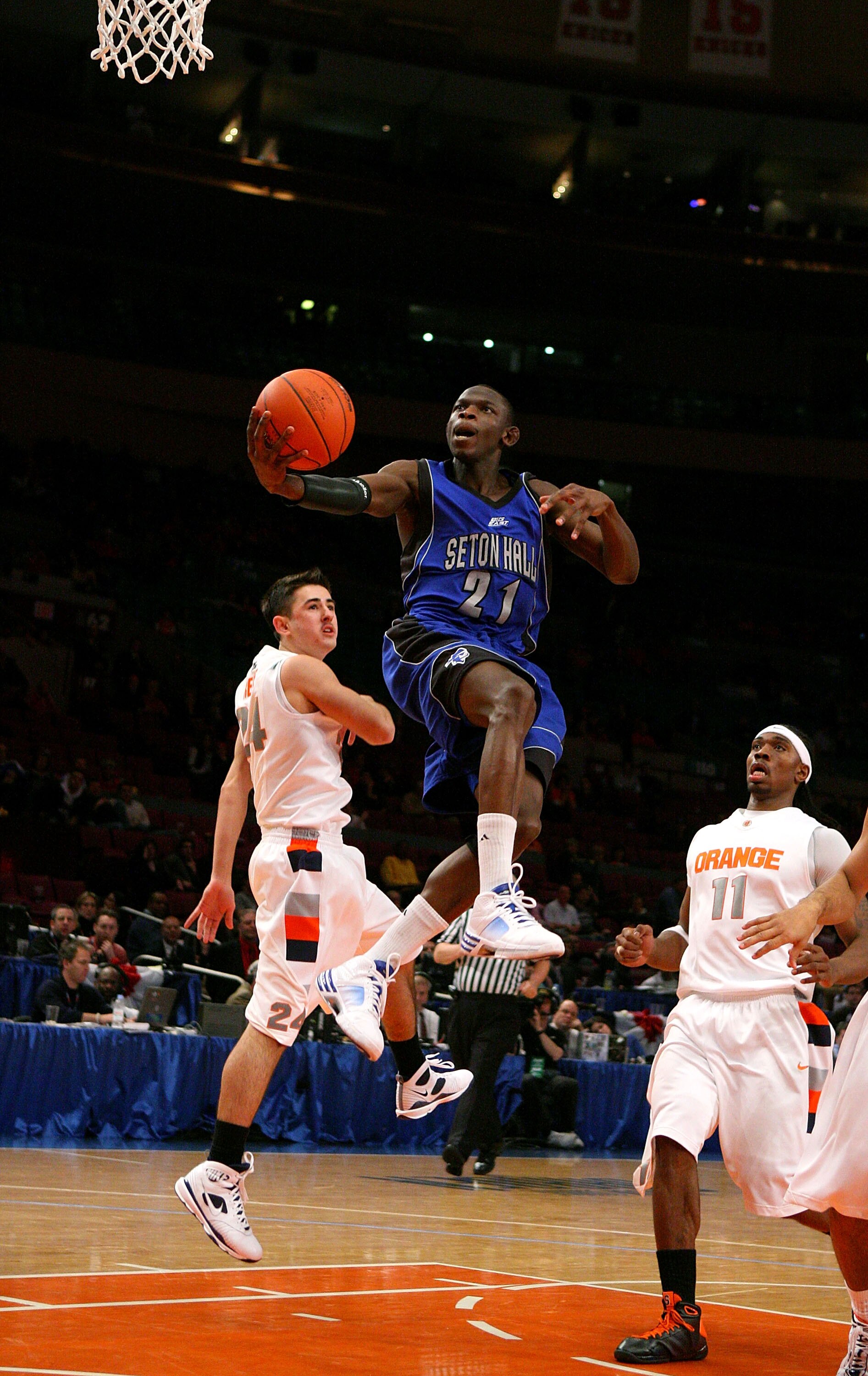NEW YORK - MARCH 11: Jeremy Hazell #21 of the Seton Hall Pirates drives to the hoop against the Syracuse Orange during the second round of the Big East Tournament at Madison Square Garden on March 11, 2009 in New York City.  (Photo by Jim McIsaac/Getty Im