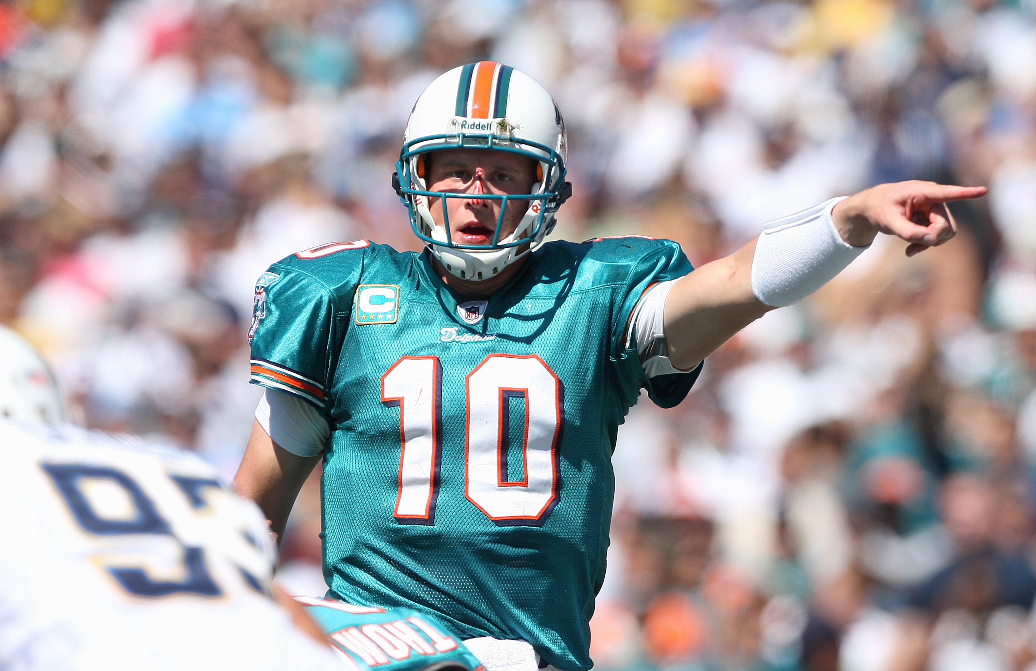SAN DIEGO, CA - SEPTEMBER 27:  Quarterback Chad Pennington #10 of the Miami Dolphins at the line of scrimmage against the San Diego Chargers at Qualcomm Stadium on September 27, 2009 in San Diego, California. (Photo by Donald Miralle/Getty Images)