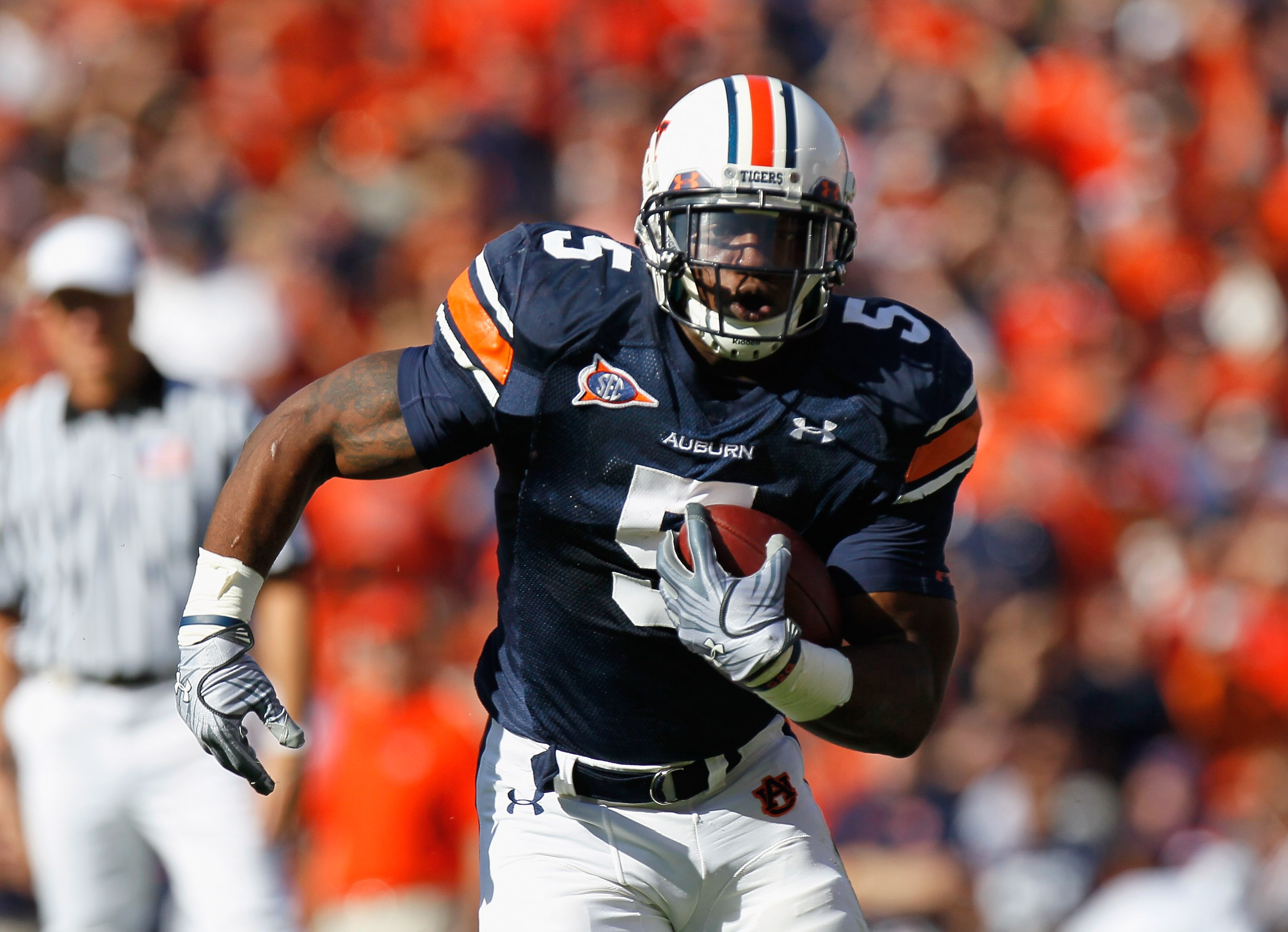 AUBURN, AL - OCTOBER 23:  Michael Dyer #5 of the Auburn Tigers against the LSU Tigers at Jordan-Hare Stadium on October 23, 2010 in Auburn, Alabama.  (Photo by Kevin C. Cox/Getty Images)