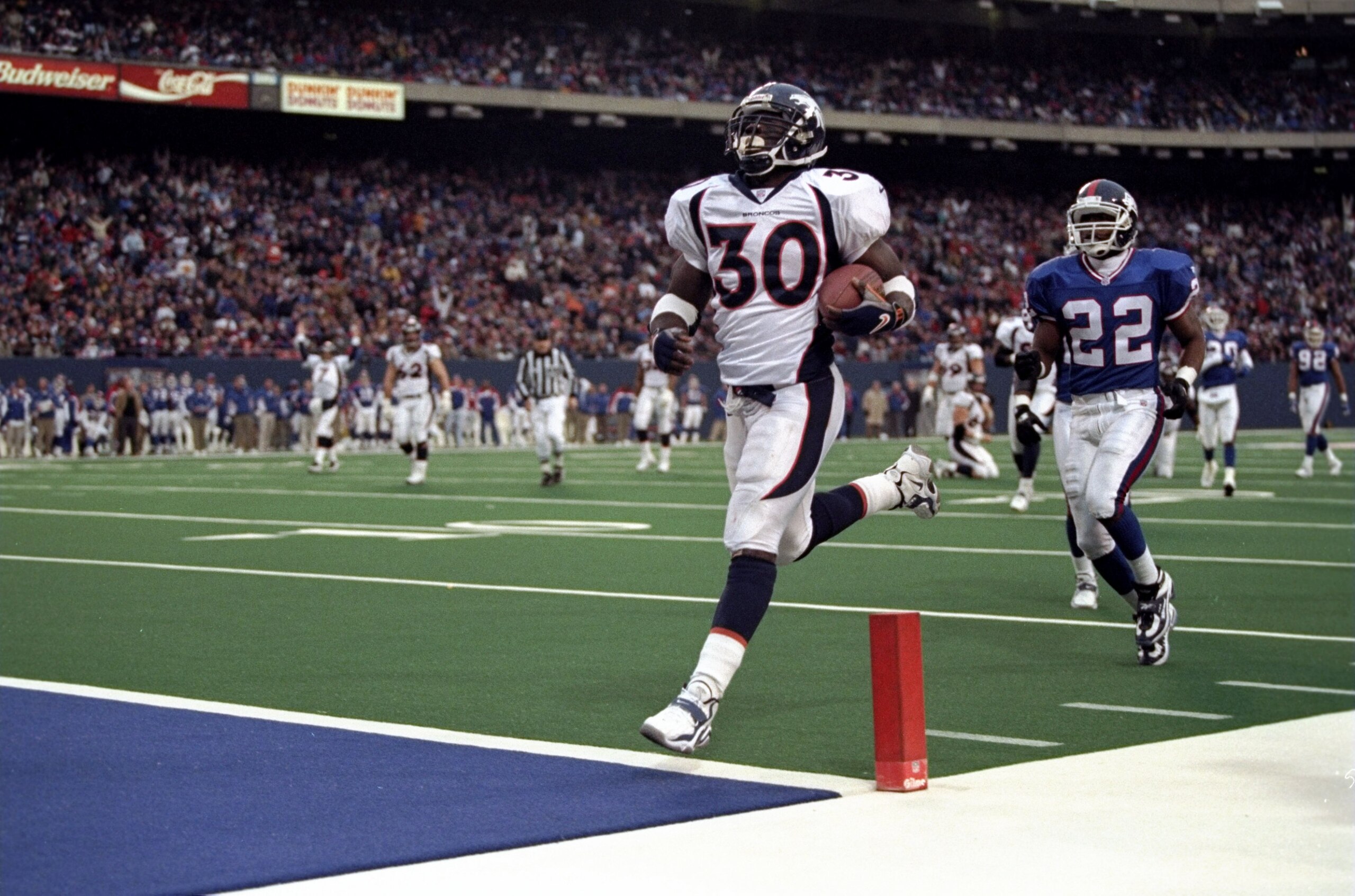 13 Dec 1998: Terrell Davis #30 of the Denver Broncos carries the ball for a touch down during the game against the New York Giants at Giants Stadium in East Rutherford , New Jersey. The Giants defeated the Broncos 21-16. Mandatory Credit: Al Bello  /Allsp