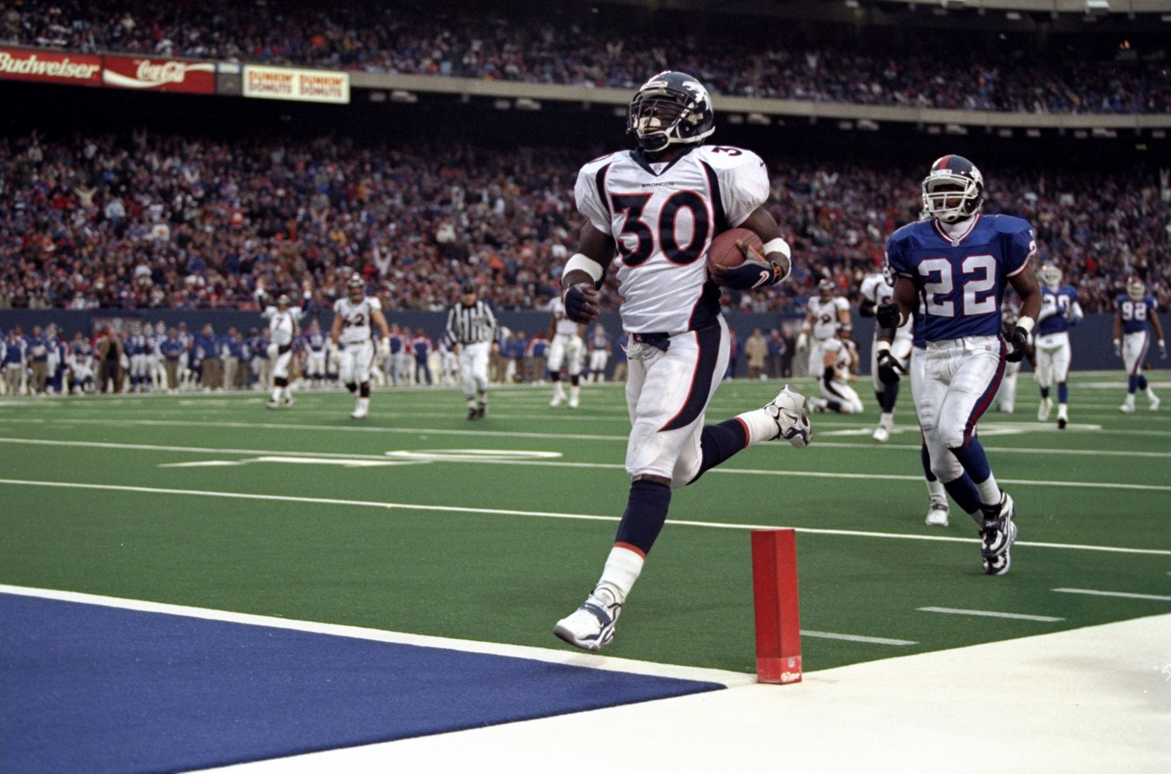 13 Dec 1998: Terrell Davis #30 of the Denver Broncos carries the ball for a touch down during the game against the New York Giants at Giants Stadium in East Rutherford , New Jersey. The Giants defeated the Broncos 21-16. Mandatory Credit: Al Bello  /Allsp