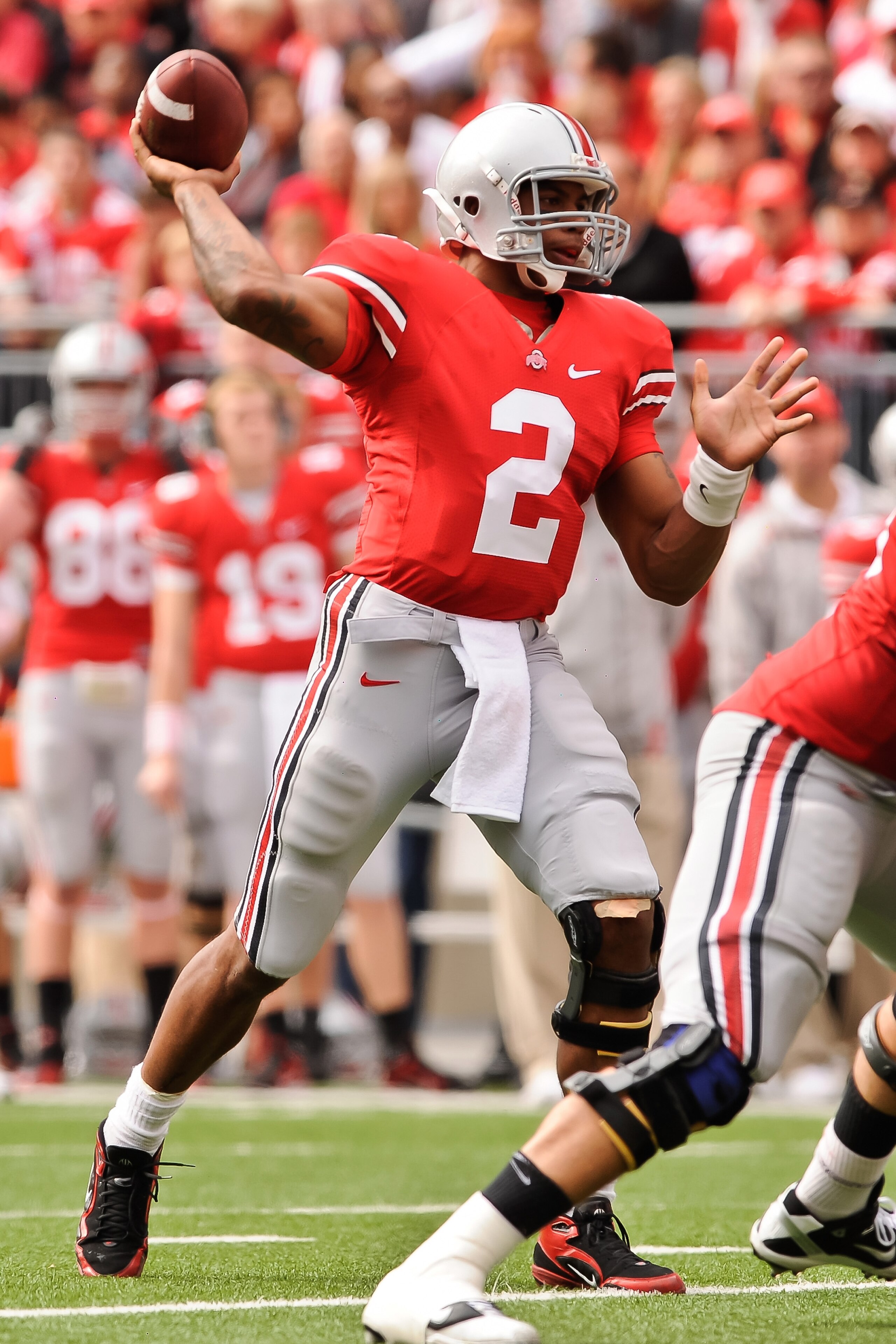 COLUMBUS, OH - OCTOBER 23:  Terrelle Pryor #2 of the Ohio State Buckeyes passes against the Purdue Boilermakers at Ohio Stadium on October 23, 2010 in Columbus, Ohio.  (Photo by Jamie Sabau/Getty Images)