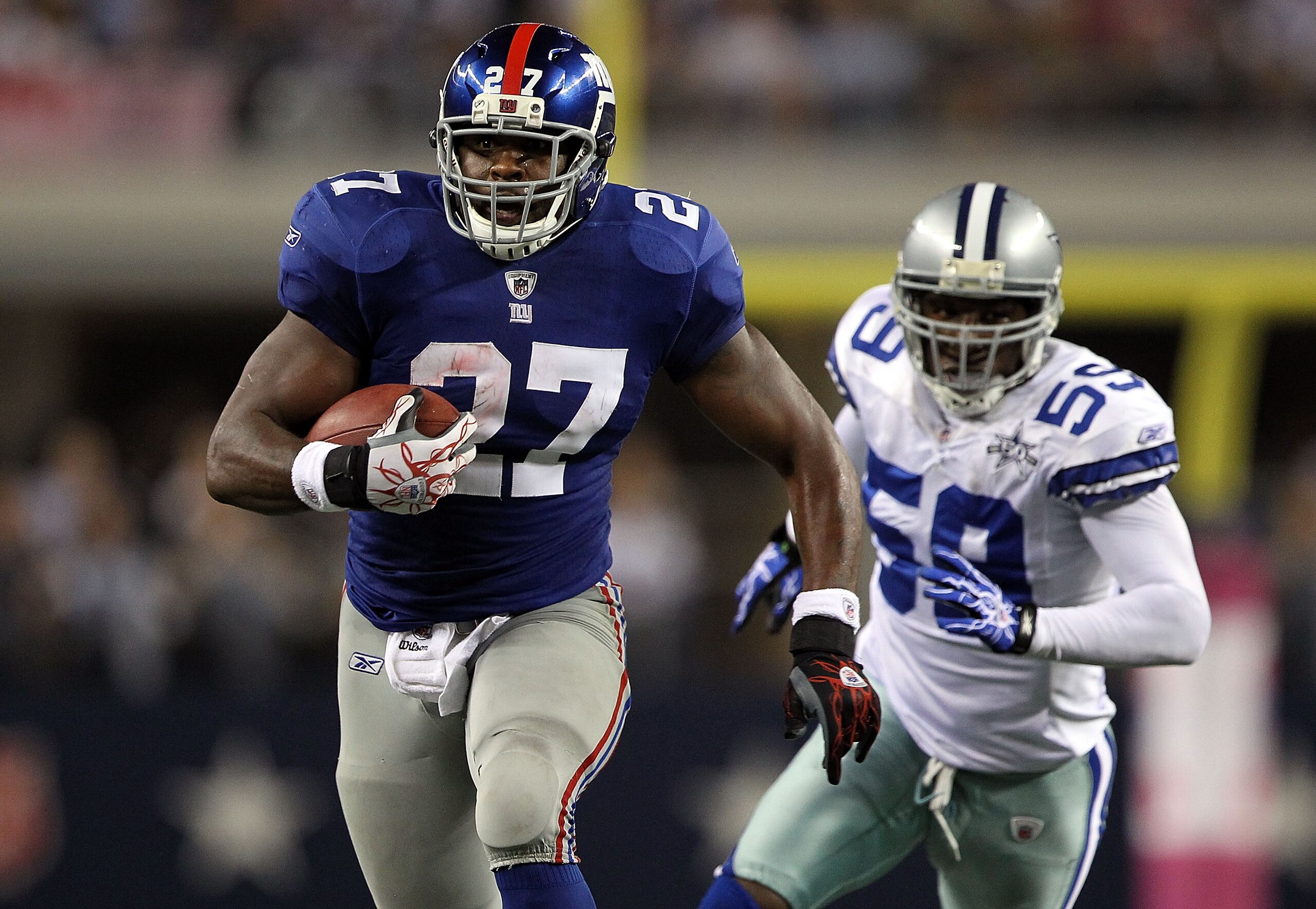 ARLINGTON, TX - OCTOBER 25:  Running back Brandon Jacobs #27 of the New York Giants runs for a touchdown past Brandon Williams #59 of the Dallas Cowboys at Cowboys Stadium on October 25, 2010 in Arlington, Texas.  (Photo by Ronald Martinez/Getty Images)
