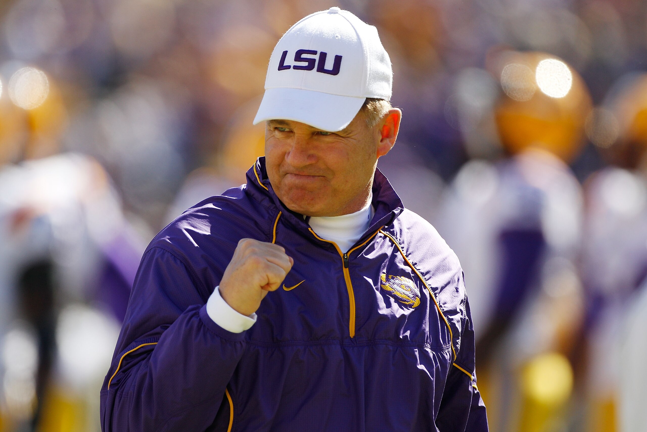 BATON ROUGE, LA - NOVEMBER 06:  Head coach Les Miles of the Louisiana State University Tigers watches pregame before playing the Alabama Crimson Tide  at Tiger Stadium on November 6, 2010 in Baton Rouge, Louisiana.  (Photo by Chris Graythen/Getty Images)