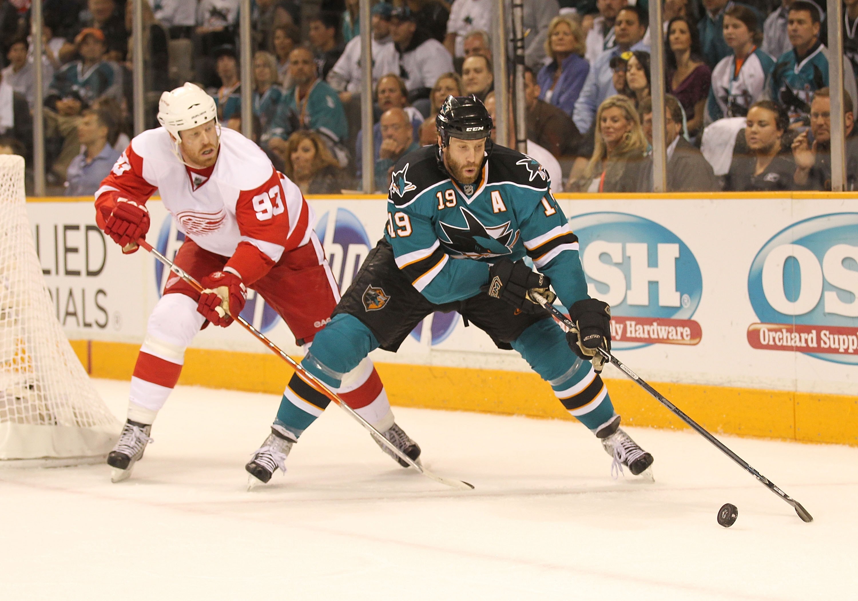 SAN JOSE, CA - MAY 08:  Joe Thornton #19 of the San Jose Sharks skates with the puck against Johan Franzen #93 of the Detroit Red Wings in Game Five of the Western Conference Semifinals during the 2010 NHL Stanley Cup Playoffs at HP Pavilion on May 8, 201