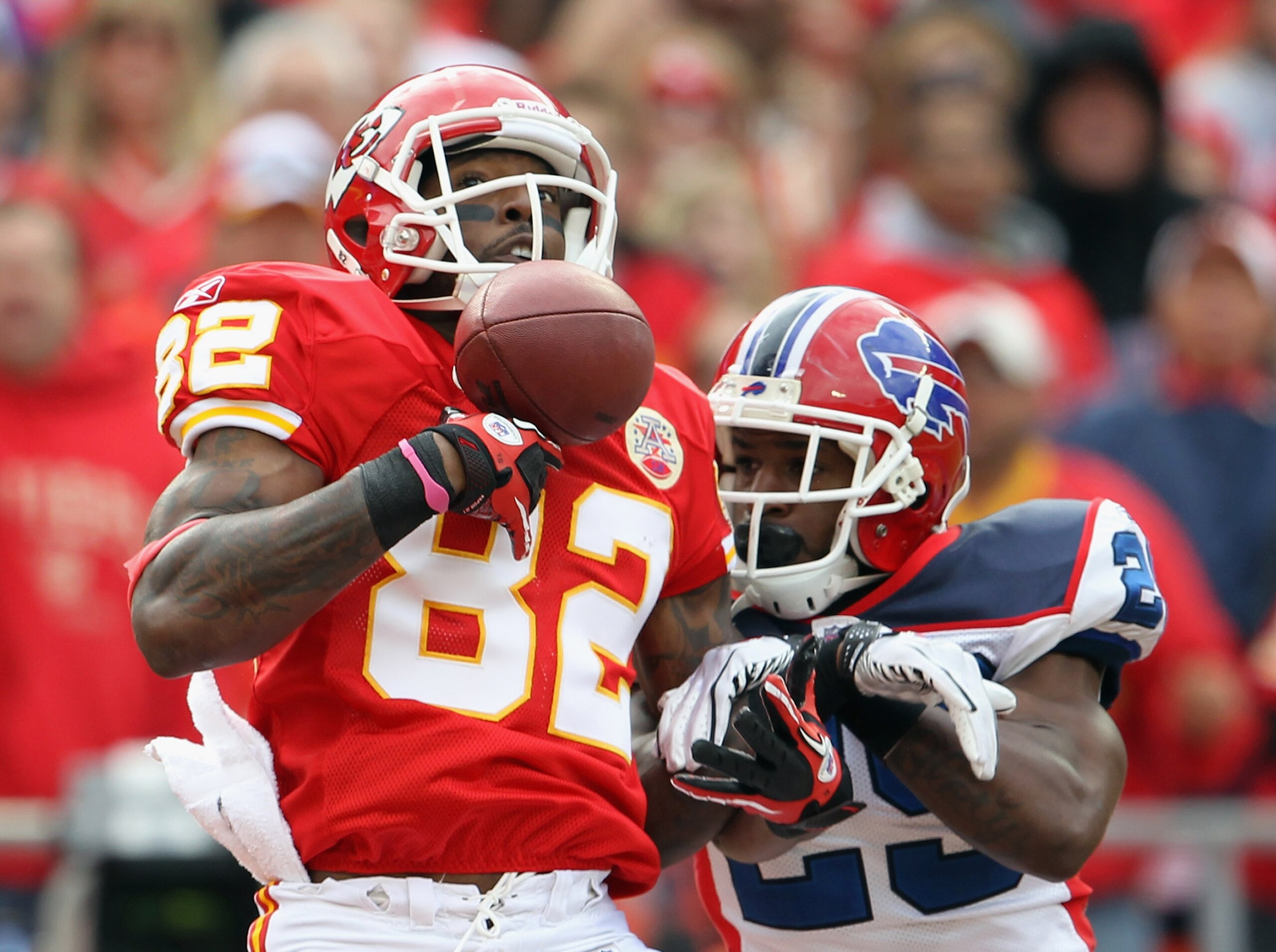 KANSAS CITY, MO - OCTOBER 31:  Drayton Florence #29 of the Buffalo Bills breaks up a pass intended for Dwayne Bowe #82 of the Kansas City Chiefs during the game on October 31, 2010  at Arrowhead Stadium in Kansas City, Missouri.  (Photo by Jamie Squire/Ge