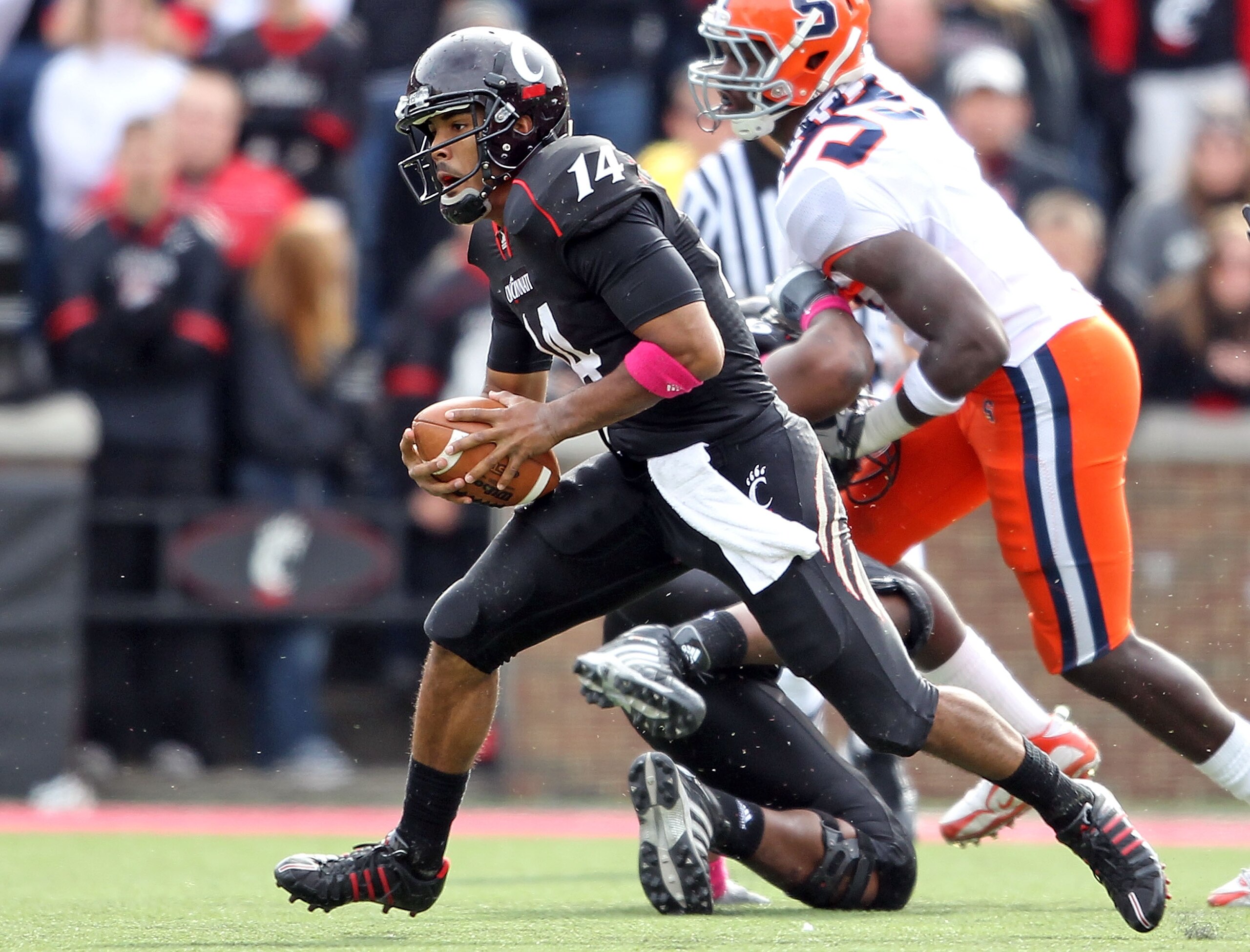 CINCINNATI - OCTOBER 30:  Chazz Anderson #14 of the Cincinnati Bearcats runs with the ball during the Big East Conference game against the Syracuse Orange at Nippert Stadium on October 30, 2010 in Cincinnati, Ohio.  (Photo by Andy Lyons/Getty Images)