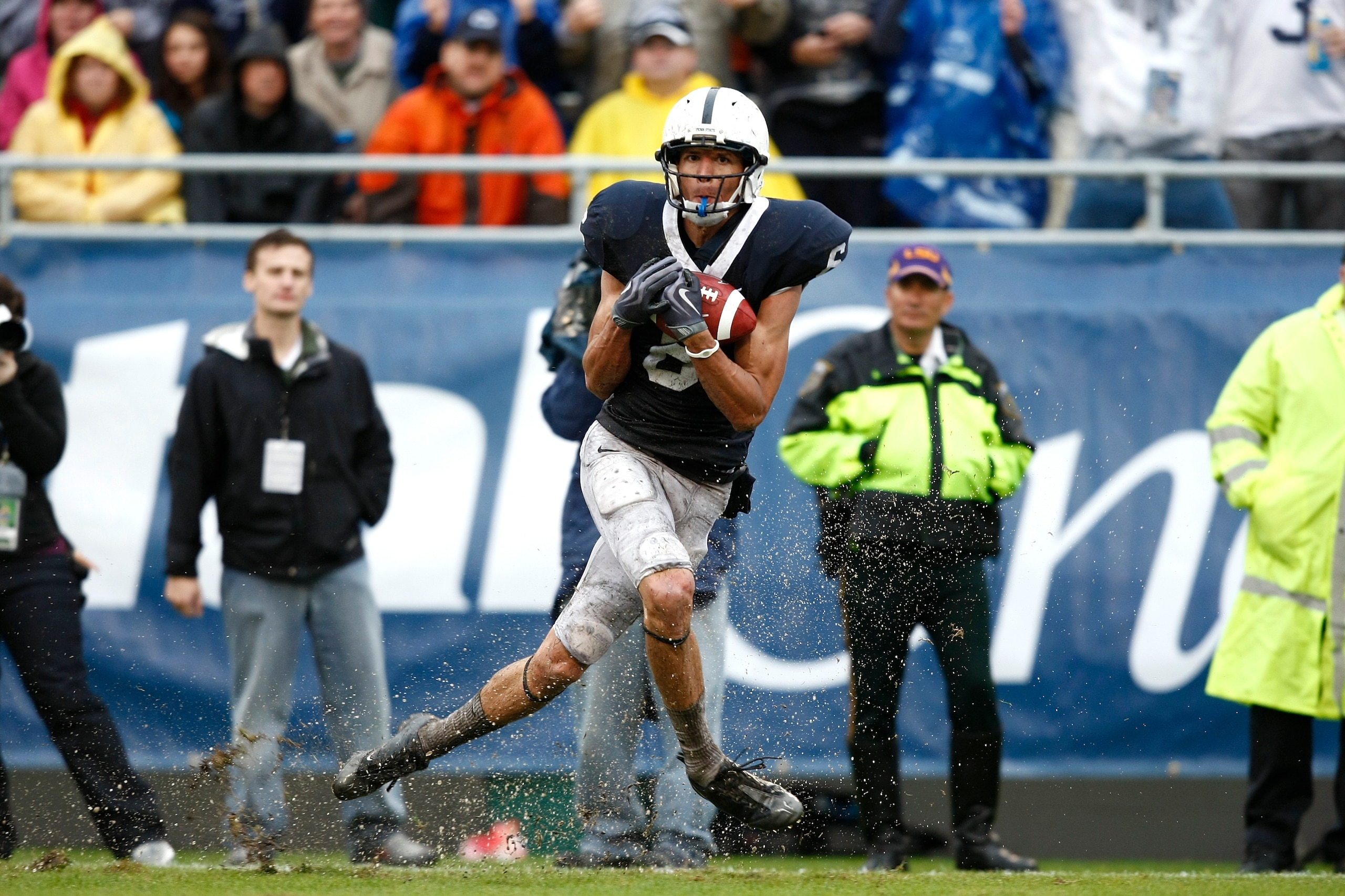 ORLANDO, FL - JANUARY 1: Derek Moye #6 of the Penn State Nittany Lions catches a touchdown pass in the first half against the LSU Tigers in the 2010 Capital One Bowl at the Florida Citrus Bowl Stadium on January 1, 2010 in Orlando, Florida. (Photo by Joe