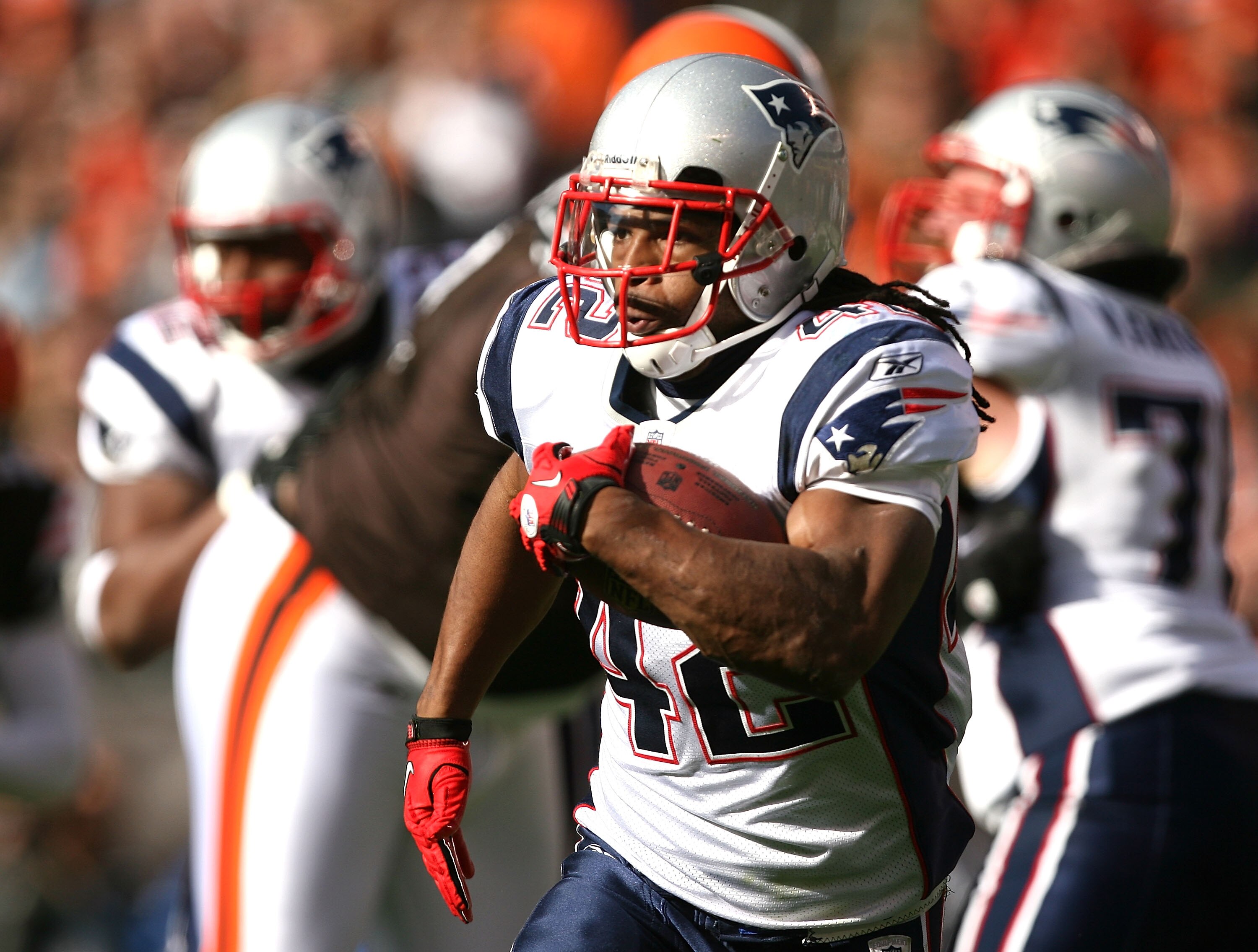 CLEVELAND - NOVEMBER 07:  Running back BenJarvus Green-Ellis #42 of the New England Patriots runs the ball against the Cleveland Browns  at Cleveland Browns Stadium on November 7, 2010 in Cleveland, Ohio.  (Photo by Matt Sullivan/Getty Images)