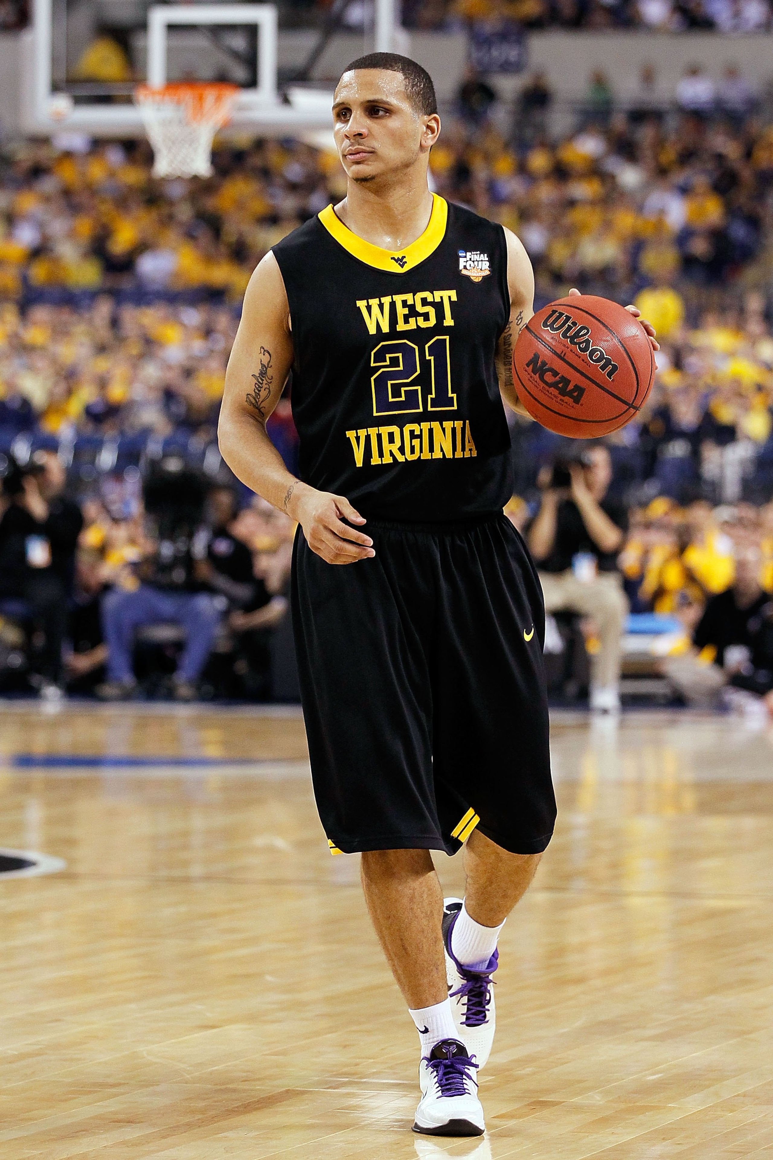 INDIANAPOLIS - APRIL 03:  Joe Mazzulla #21 of the West Virginia Mountaineers moves the ball while taking on the Duke Blue Devils during the National Semifinal game of the 2010 NCAA Division I Men's Basketball Championship at Lucas Oil Stadium on April 3,