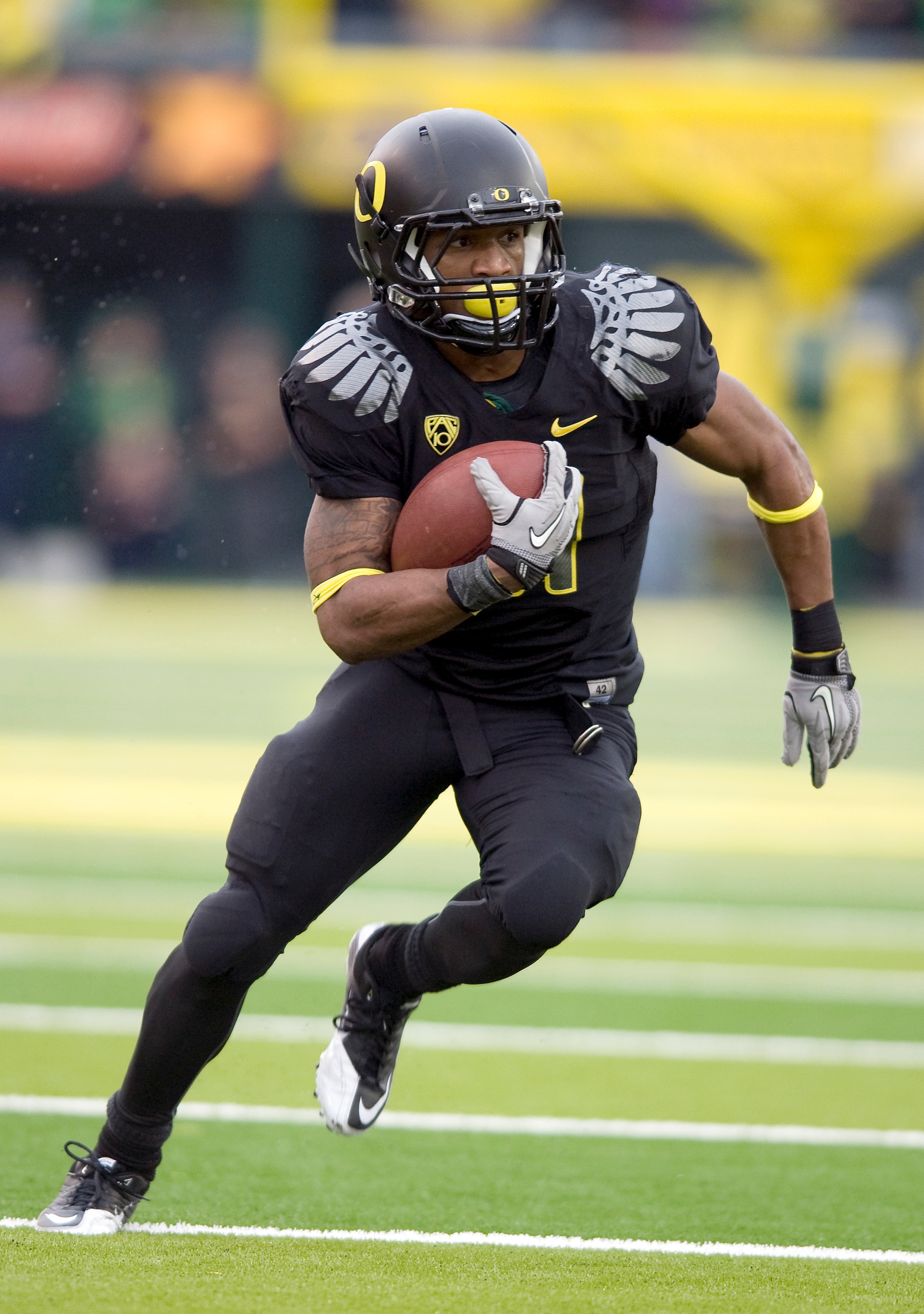 EUGENE, OR - NOVEMBER 6: Running back LaMichael James #21 of the Oregon Ducks runs with the ball in the third quarter of the game against the Washington Huskies at Autzen Stadium on November 6, 2010 in Eugene, Oregon. The Ducks won the game 53-16. (Photo EUGENE, OR - NOVEMBER 6: Running back LaMichael James #21 of the Oregon Ducks runs with the ball in the third quarter of the game against the Washington Huskies at Autzen Stadium on November 6, 2010 in Eugene, Oregon. The Ducks won the game 53-16. (Photo